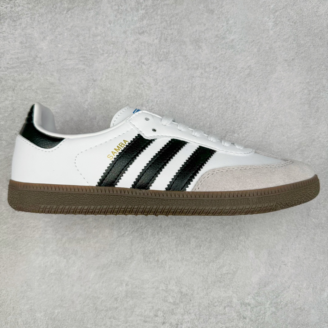 ＃特价福利 AD Original Samba OG/Gazelle Indoor Trainers 复古经典轻便板鞋 口碑大厂出品 品控大底版型不断改良更新 全套原纸板楦头开发 确保原汁原味 完美呈现桑巴版型 一比一鞋头弧度高度鞋身弧度 此版本只针对中端市场 皮料材质有所更替 其他数据细节工艺流程均保持一致 绝不口嗨 细节品控鞋型随意对比 正确烫金高频细节 原装纳米超迁皮料 独家私模橡胶大底 原盒原配 这款桑巴鞋展示了高质量的工艺 带有装饰的超锁缝制和无缝的手感 柔软、柔软的皮革造型和标志性的3条纹完成了精致的外观 正规合身鞋带 鞋面上有绒面鞋垫 橡胶鞋底 享受正畸套筒软感 自50年代首次亮相以来就一直在赢得粉丝的青睐 尺码：36 36.5 37.5 38 38.5 39 40 40.5 41 42 42.5 43 44 44.5 45-选品中心