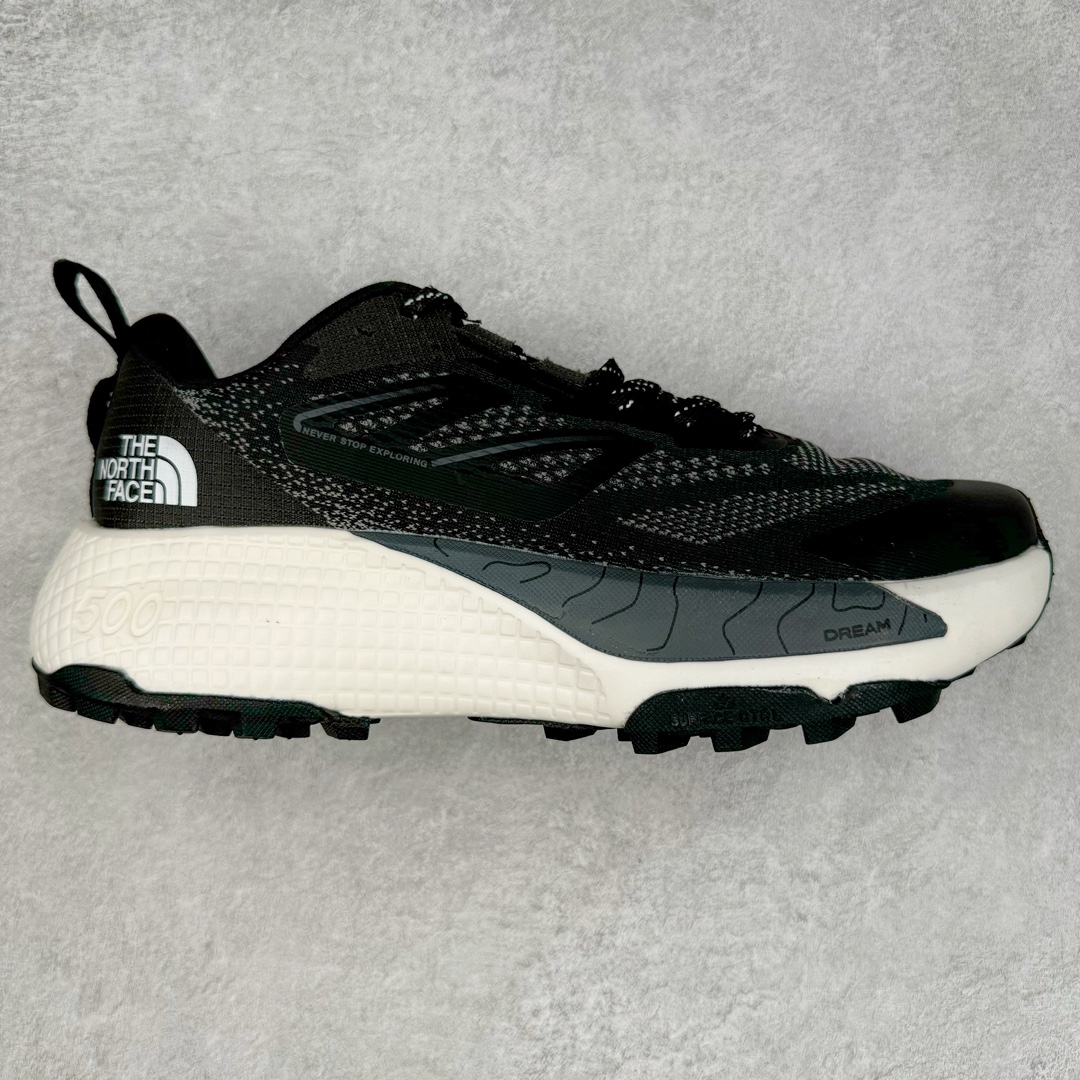 THE NORTH FACE 北面防滑耐磨防水低帮户外功能鞋 有许多相当专业的户外爱好者 非常关心像是越野跑、专业登山鞋等一系列的户外鞋款开箱 本次介绍比较不一样的休闲机能鞋 带来登山朋友爱用的户外品牌北面The North Face的休闲系列徒步鞋款介绍，希望能提供大家于生活与轻旅行的不同选择。不少户外运动爱好者喜欢的专业登山品牌（北面）The North Face自1966年创立，由两位热爱登山徒步的年轻登山者于美西旧金山开创，不断透过研发与创新，并且将最先进的技术结合在服装与鞋款设计，生产多种外型帅气且专业能力非常强的户外服饰，备受欢迎。户外版有许多相当专业的户外爱好者，非常关心像是越野跑、专业登山鞋等一系列的户外鞋款开箱，本次介绍比较不一样的休闲机能鞋，带来登山朋友爱用的户外品牌北面The North Face的休闲系列徒步鞋款介绍，希望能提供大家于生活与轻旅行的不同选择。此鞋并非归类在专业登山鞋家族中，而是以高性价比、适合日常训练作为主推卖点，对登山初学的朋友来说，这双鞋耐磨与耐穿程度更是入手的绝佳理由，但是对进阶登山者而言，此鞋可能无法战胜难度更高的徒步登山路线。脚感与登山靴的稳健非常不一样，也不是越野跑鞋的野性、更非慢跑鞋的敏捷，个人觉得此鞋足感非常独特，XtraFoam中底的泡沫材质非常柔软，即使没有鞋带系统辅助，但是EXTS外底抓地系统底纹够深，每一步都十分平稳。尺码：39 40 40.5 41 42 42.5 43 44 44.5 45-选品中心