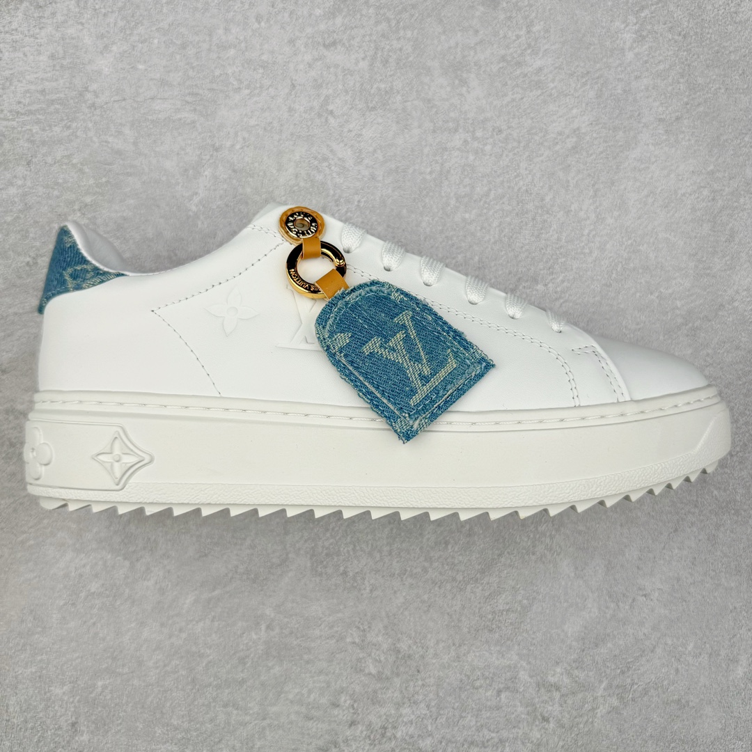 Louis Vuitton 路易威登 lv Time Out 低帮时尚运动板鞋 为舒软小牛皮革压印金属质感 Monogram 图案 再令 Louis 和vuitton 装饰点缀鞋带 与卢勒克斯金属线共同 释放莹泽光芒 搭配后部 Monogram帆布饰边和加厚胎面橡胶外底 鞋面胎牛皮和进口PVC制裁而成 高密度进口电脑车线工艺、经典LOGO跟PVC完美结合 原版大底开模 内里采用进口羊皮 超软皮内里+鞋垫 最新LV/路易威登 杨幂 关晓彤 官方等多明星网红同款 快手抖音等多平台热推 尺码：35 36 37 38 39 40 41 42 43 44-选品中心