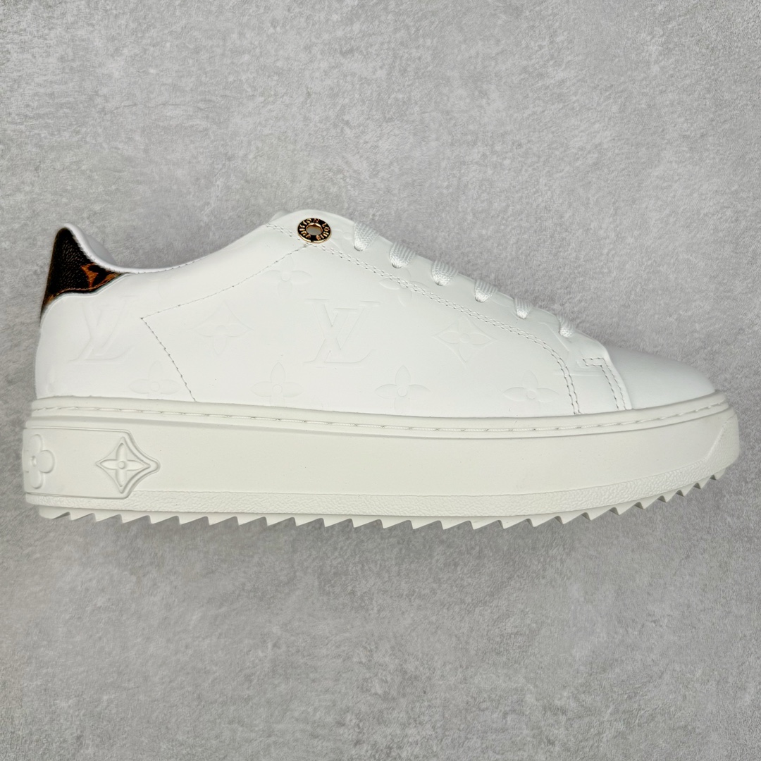 Louis Vuitton 路易威登 lv Time Out 低帮时尚运动板鞋 为舒软小牛皮革压印金属质感 Monogram 图案 再令 Louis 和vuitton 装饰点缀鞋带 与卢勒克斯金属线共同 释放莹泽光芒 搭配后部 Monogram帆布饰边和加厚胎面橡胶外底 鞋面胎牛皮和进口PVC制裁而成 高密度进口电脑车线工艺、经典LOGO跟PVC完美结合 原版大底开模 内里采用进口羊皮 超软皮内里+鞋垫 最新LV/路易威登 杨幂 关晓彤 官方等多明星网红同款 快手抖音等多平台热推 尺码：35 36 37 38 39 40 41 42 43 44-选品中心