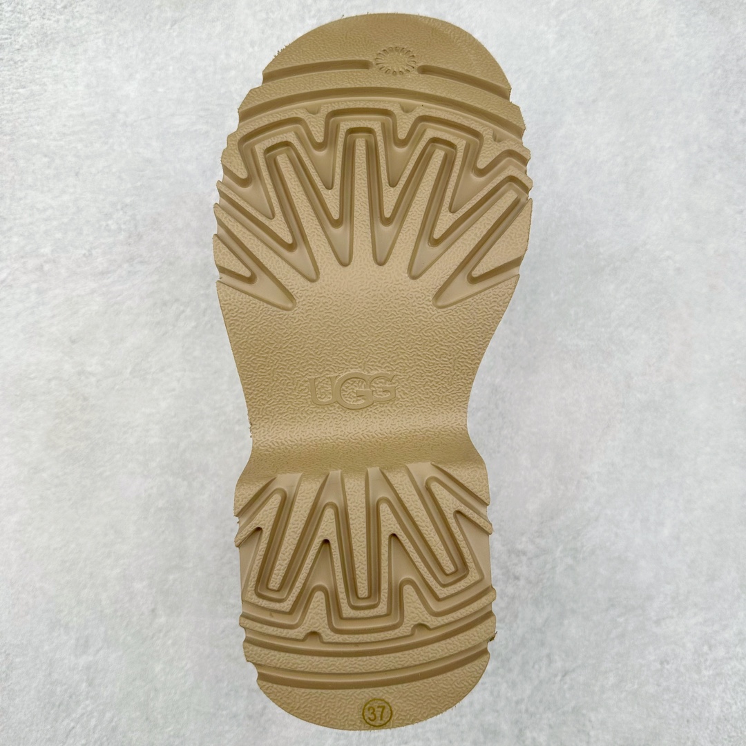 图片[9]-＃GD UGG 2510经典秋冬羊皮毛一体雪地靴 隆丰A级澳洲进口羊皮毛一体 完全遵循ZP工艺流程 代工厂原厂版师 秉承无原鞋不开发选择 注重每一处细节 市面最正版型 TREADLITE\\\”轻翼\\\”科技外底 轻便/耐用/柔韧/桩型【售后郑重承诺】一个月内若出现重大脱胶/断底等质量问题 直接为您换新 翻毛皮鞋面 细腻亲肤再生聚酯纤维滚边 舒适易打理 保暖性佳 UGG plush™ 里衬和内底 茸软亲肤 舒适暖足 经典鞋型搭配轻盈厚底 稳稳拿捏秋冬出街时髦造型 Treadlite by UGG 轻翼大底 轻盈缓震 为双足减负 舒适轻便 助你轻松畅玩整天 尺码：35 36 37 38 39 40-选品中心