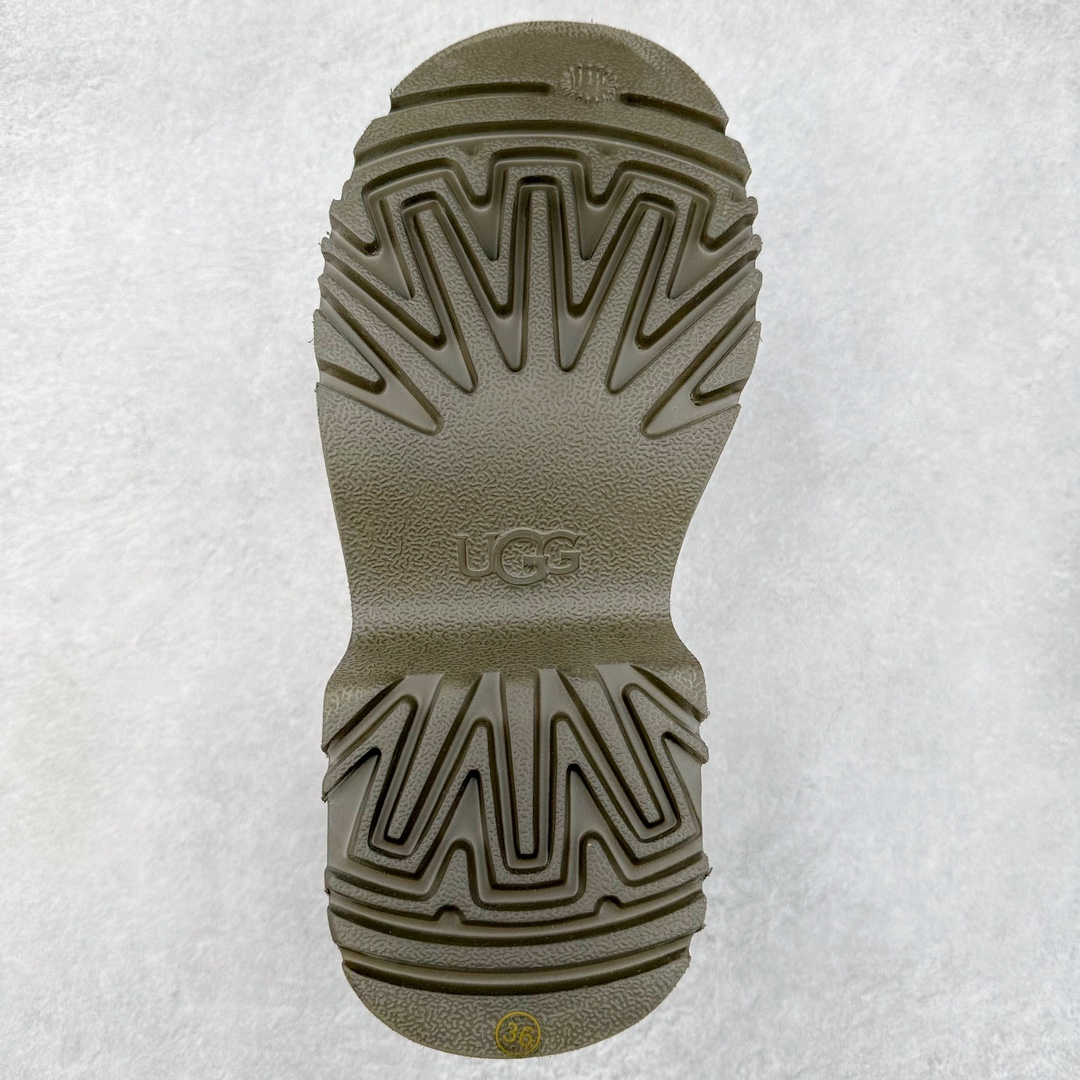 图片[9]-＃GD UGG 2510经典秋冬羊皮毛一体雪地靴 隆丰A级澳洲进口羊皮毛一体 完全遵循ZP工艺流程 代工厂原厂版师 秉承无原鞋不开发选择 注重每一处细节 市面最正版型 TREADLITE\\\”轻翼\\\”科技外底 轻便/耐用/柔韧/桩型【售后郑重承诺】一个月内若出现重大脱胶/断底等质量问题 直接为您换新 翻毛皮鞋面 细腻亲肤再生聚酯纤维滚边 舒适易打理 保暖性佳 UGG plush™ 里衬和内底 茸软亲肤 舒适暖足 经典鞋型搭配轻盈厚底 稳稳拿捏秋冬出街时髦造型 Treadlite by UGG 轻翼大底 轻盈缓震 为双足减负 舒适轻便 助你轻松畅玩整天 尺码：35 36 37 38 39 40-选品中心