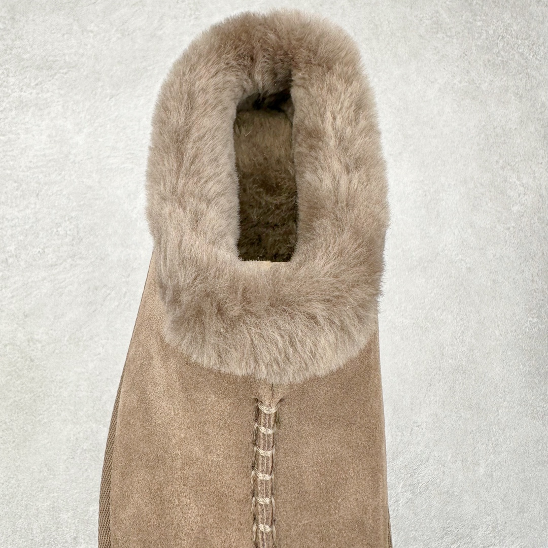 图片[5]-＃GD UGG 2510经典秋冬羊皮毛一体雪地靴 隆丰A级澳洲进口羊皮毛一体 完全遵循ZP工艺流程 代工厂原厂版师 秉承无原鞋不开发选择 注重每一处细节 市面最正版型 TREADLITE\\\”轻翼\\\”科技外底 轻便/耐用/柔韧/桩型【售后郑重承诺】一个月内若出现重大脱胶/断底等质量问题 直接为您换新 翻毛皮鞋面 细腻亲肤再生聚酯纤维滚边 舒适易打理 保暖性佳 UGG plush™ 里衬和内底 茸软亲肤 舒适暖足 经典鞋型搭配轻盈厚底 稳稳拿捏秋冬出街时髦造型 Treadlite by UGG 轻翼大底 轻盈缓震 为双足减负 舒适轻便 助你轻松畅玩整天 尺码：35 36 37 38 39 40-选品中心