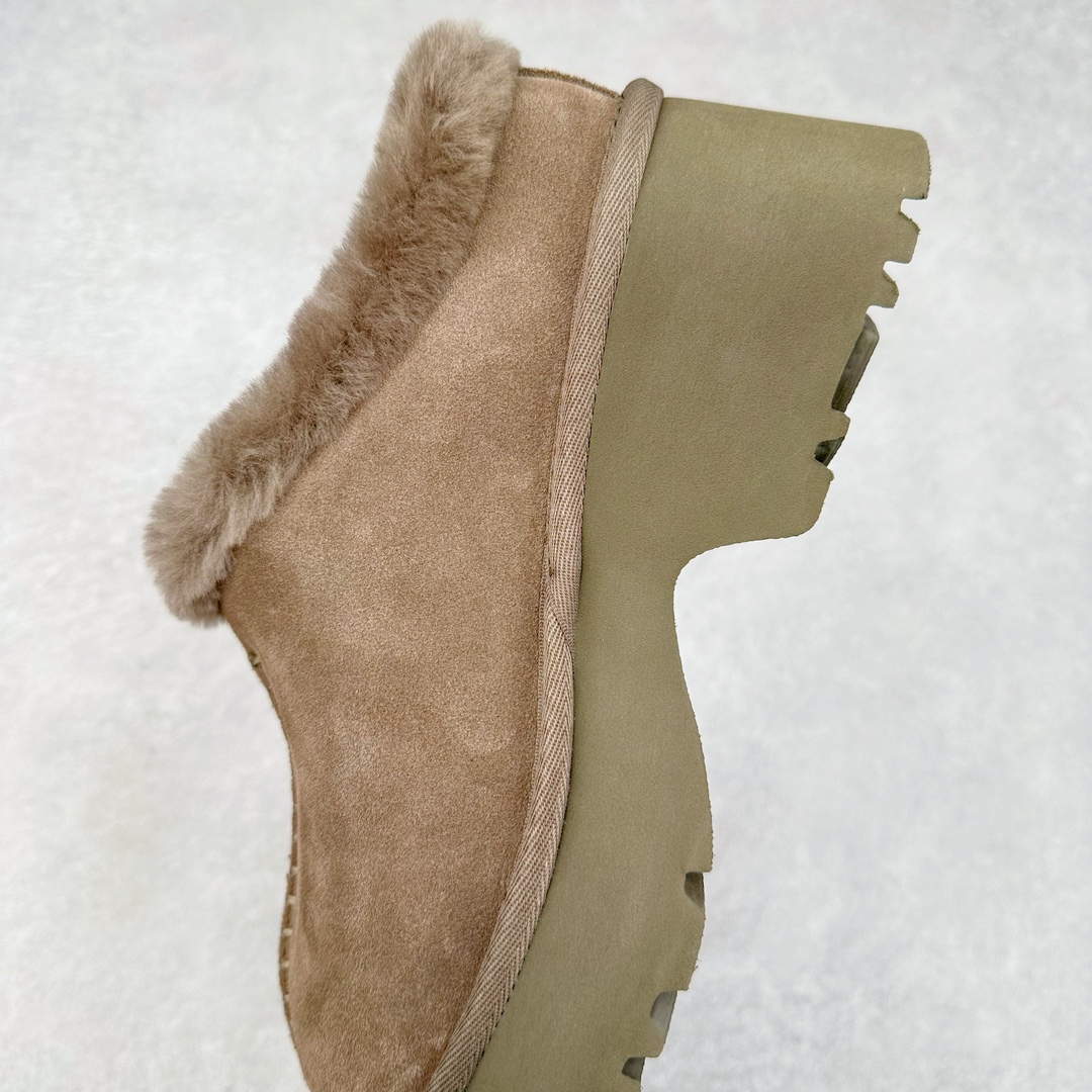 图片[7]-＃GD UGG 2510经典秋冬羊皮毛一体雪地靴 隆丰A级澳洲进口羊皮毛一体 完全遵循ZP工艺流程 代工厂原厂版师 秉承无原鞋不开发选择 注重每一处细节 市面最正版型 TREADLITE\\\”轻翼\\\”科技外底 轻便/耐用/柔韧/桩型【售后郑重承诺】一个月内若出现重大脱胶/断底等质量问题 直接为您换新 翻毛皮鞋面 细腻亲肤再生聚酯纤维滚边 舒适易打理 保暖性佳 UGG plush™ 里衬和内底 茸软亲肤 舒适暖足 经典鞋型搭配轻盈厚底 稳稳拿捏秋冬出街时髦造型 Treadlite by UGG 轻翼大底 轻盈缓震 为双足减负 舒适轻便 助你轻松畅玩整天 尺码：35 36 37 38 39 40-选品中心