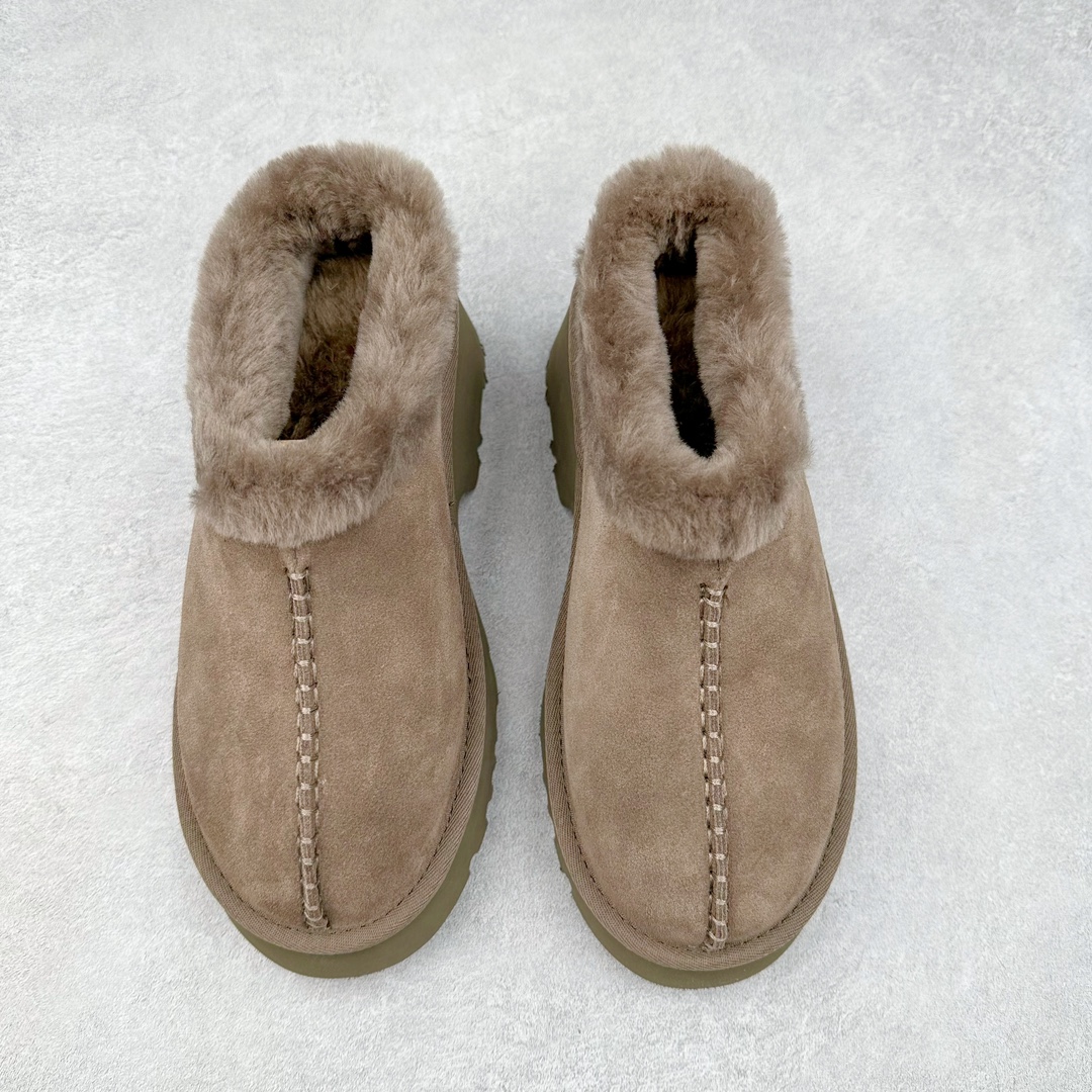 图片[2]-＃GD UGG 2510经典秋冬羊皮毛一体雪地靴 隆丰A级澳洲进口羊皮毛一体 完全遵循ZP工艺流程 代工厂原厂版师 秉承无原鞋不开发选择 注重每一处细节 市面最正版型 TREADLITE\\\”轻翼\\\”科技外底 轻便/耐用/柔韧/桩型【售后郑重承诺】一个月内若出现重大脱胶/断底等质量问题 直接为您换新 翻毛皮鞋面 细腻亲肤再生聚酯纤维滚边 舒适易打理 保暖性佳 UGG plush™ 里衬和内底 茸软亲肤 舒适暖足 经典鞋型搭配轻盈厚底 稳稳拿捏秋冬出街时髦造型 Treadlite by UGG 轻翼大底 轻盈缓震 为双足减负 舒适轻便 助你轻松畅玩整天 尺码：35 36 37 38 39 40-选品中心