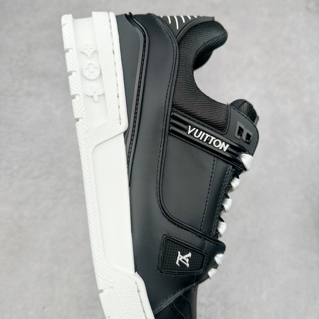 图片[6]-Louis Vuitton Trainer lv时装走秀运动鞋 高尔夫系列 全网最全配色更新最快 最成熟的做工稳定的品控 完美鞋型超高的清洁度 零毛边线头瑕疵 全套原楦原纸版原鞋开模 全网最具灵魂的版型 正确原装黄色鞋盒 正确中底印花 鞋面印花3D高频深度立体 全鞋电脑针车 紧密相连 针距密度一致 环保乳胶注塑鞋垫 厚度脚感还原原版 皮面裁剪部位 统一油边封口工艺 原装橡胶大底含胶量大底组合零偏差 专柜全套包装 防尘袋 说明书 质保卡 男女鞋 尺码：35 36 37 38 39 40 41 42 43 44 45-选品中心