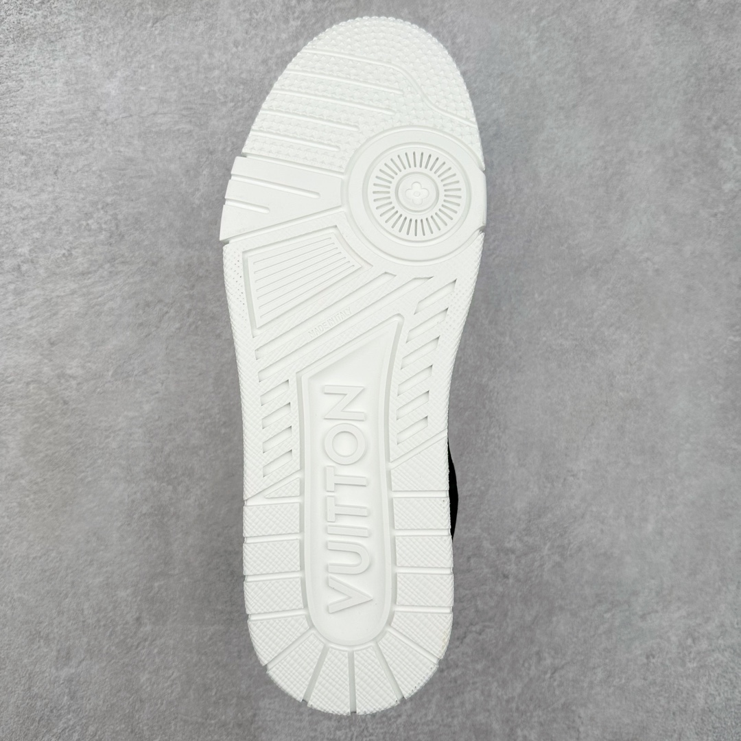 图片[9]-Louis Vuitton Trainer lv时装走秀运动鞋 高尔夫系列 全网最全配色更新最快 最成熟的做工稳定的品控 完美鞋型超高的清洁度 零毛边线头瑕疵 全套原楦原纸版原鞋开模 全网最具灵魂的版型 正确原装黄色鞋盒 正确中底印花 鞋面印花3D高频深度立体 全鞋电脑针车 紧密相连 针距密度一致 环保乳胶注塑鞋垫 厚度脚感还原原版 皮面裁剪部位 统一油边封口工艺 原装橡胶大底含胶量大底组合零偏差 专柜全套包装 防尘袋 说明书 质保卡 男女鞋 尺码：35 36 37 38 39 40 41 42 43 44 45-选品中心