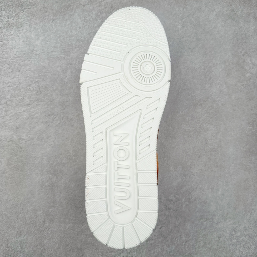 图片[9]-Louis Vuitton Trainer lv时装走秀运动鞋 高尔夫系列 全网最全配色更新最快 最成熟的做工稳定的品控 完美鞋型超高的清洁度 零毛边线头瑕疵 全套原楦原纸版原鞋开模 全网最具灵魂的版型 正确原装黄色鞋盒 正确中底印花 鞋面印花3D高频深度立体 全鞋电脑针车 紧密相连 针距密度一致 环保乳胶注塑鞋垫 厚度脚感还原原版 皮面裁剪部位 统一油边封口工艺 原装橡胶大底含胶量大底组合零偏差 专柜全套包装 防尘袋 说明书 质保卡 男女鞋 尺码：35 36 37 38 39 40 41 42 43 44 45-选品中心