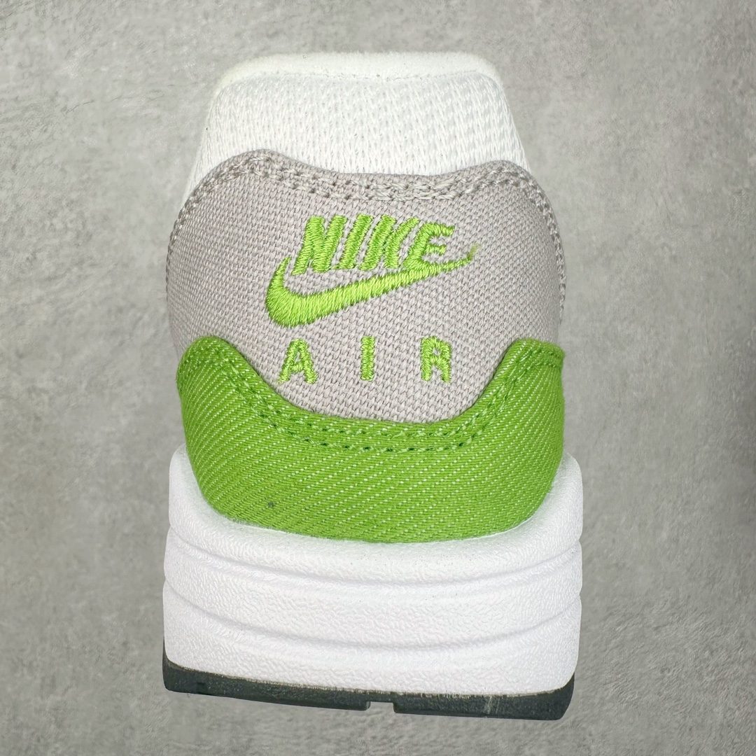 图片[8]-NK Air Max 1 初代复古气垫慢跑鞋 HF1012-300 由Tinker Hatfeld和Mark Parker在1987年设计 灵感来自于巴黎蓬皮杜中心 在参观了蓬皮杜中心之后提出了Air Max的标志性开窗可视气垫的理念 并将其实际开发成功 是NK史上第一双可视气垫跑鞋 凭借着Air Max气垫带来的舒适脚感和鞋面面料上的不断精进才使得Air Max 1在现如今都是复古慢跑鞋的首选 深厚的历史渊源 独特的流线形设计 极为复古的外观使得它深受鞋迷的喜爱 尺码：36 36.5 37.5 38 38.5 39 40 40.5 41 42 42.5 43 44 44.5 45-选品中心