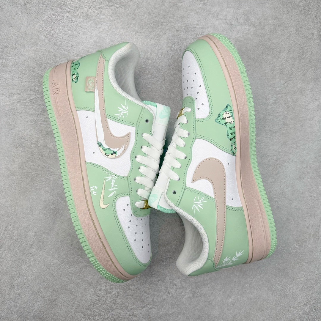 图片[3]-NK Air Force 1´07 Low 空军一号低帮百搭休闲运动板鞋 DB3301-099 柔软、弹性十足的缓震性能和出色的中底设计 横跨复古与现代的外型结合 造就出风靡全球 三十多年的Force 1 直到今天还深受青睐 尺码：36 36.5 37.5 38 38.5 39 40 40.5 41 42 42.5 43 44 44.5 45-选品中心