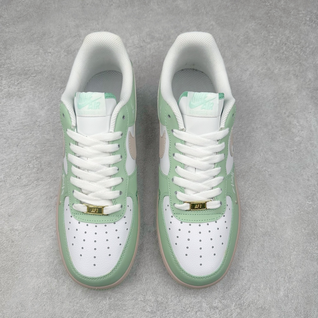 图片[2]-NK Air Force 1´07 Low 空军一号低帮百搭休闲运动板鞋 DB3301-099 柔软、弹性十足的缓震性能和出色的中底设计 横跨复古与现代的外型结合 造就出风靡全球 三十多年的Force 1 直到今天还深受青睐 尺码：36 36.5 37.5 38 38.5 39 40 40.5 41 42 42.5 43 44 44.5 45-选品中心