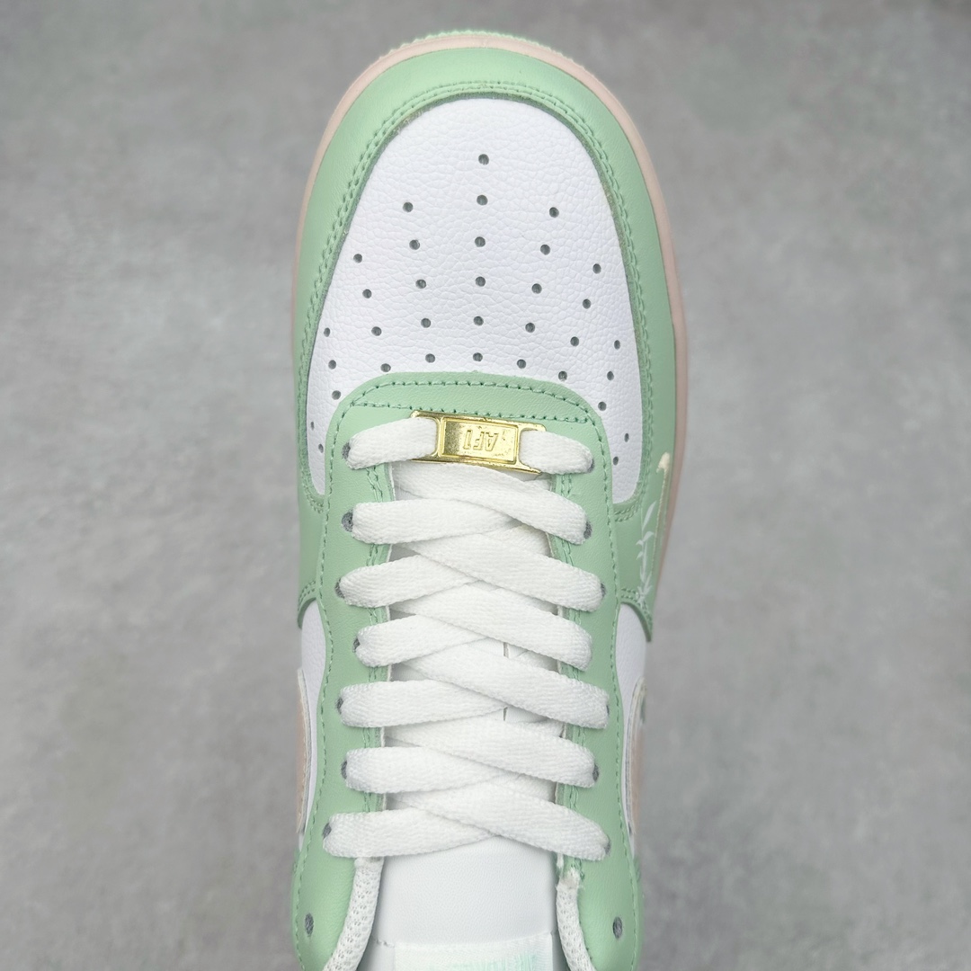 图片[4]-NK Air Force 1´07 Low 空军一号低帮百搭休闲运动板鞋 DB3301-099 柔软、弹性十足的缓震性能和出色的中底设计 横跨复古与现代的外型结合 造就出风靡全球 三十多年的Force 1 直到今天还深受青睐 尺码：36 36.5 37.5 38 38.5 39 40 40.5 41 42 42.5 43 44 44.5 45-选品中心