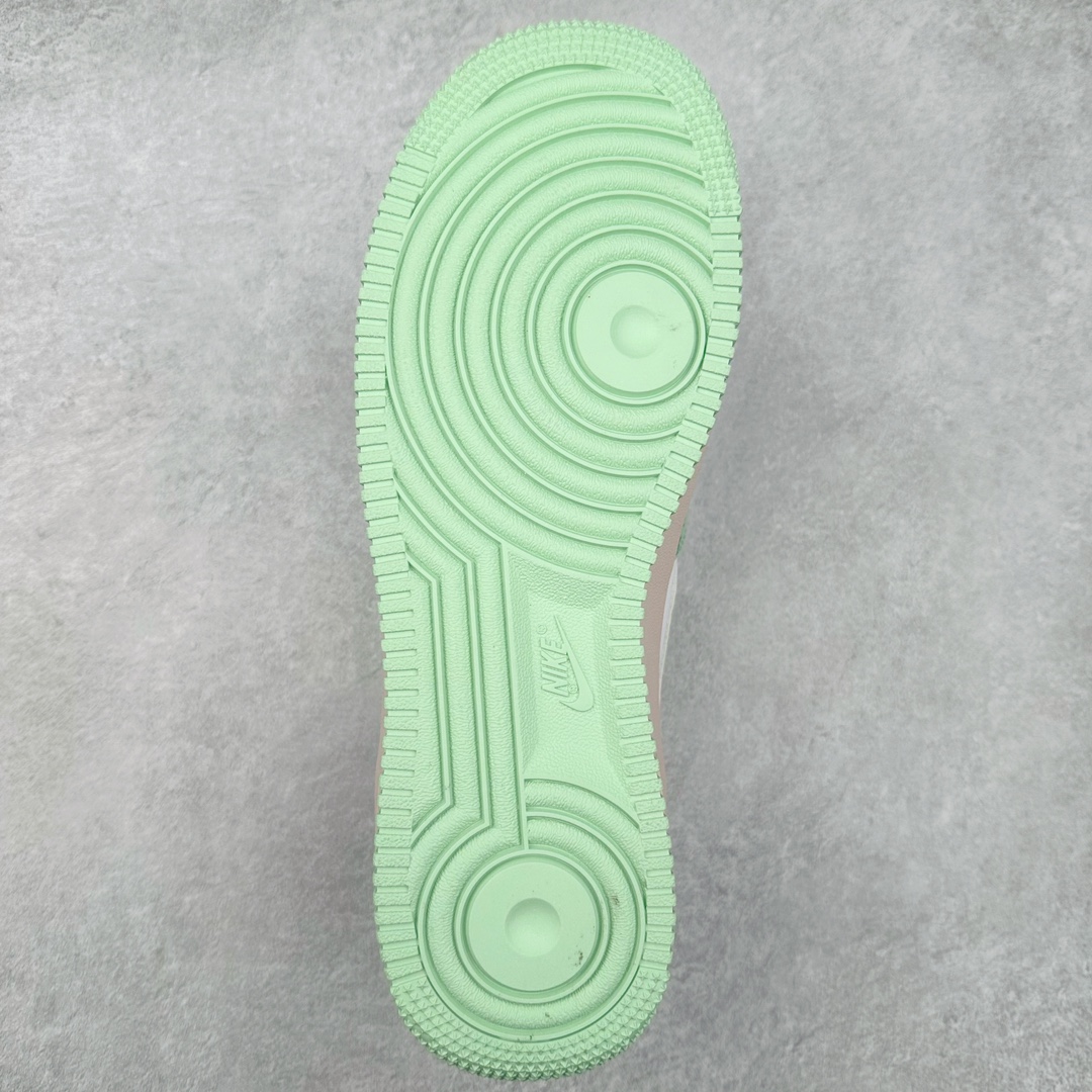 图片[9]-NK Air Force 1´07 Low 空军一号低帮百搭休闲运动板鞋 DB3301-099 柔软、弹性十足的缓震性能和出色的中底设计 横跨复古与现代的外型结合 造就出风靡全球 三十多年的Force 1 直到今天还深受青睐 尺码：36 36.5 37.5 38 38.5 39 40 40.5 41 42 42.5 43 44 44.5 45-选品中心