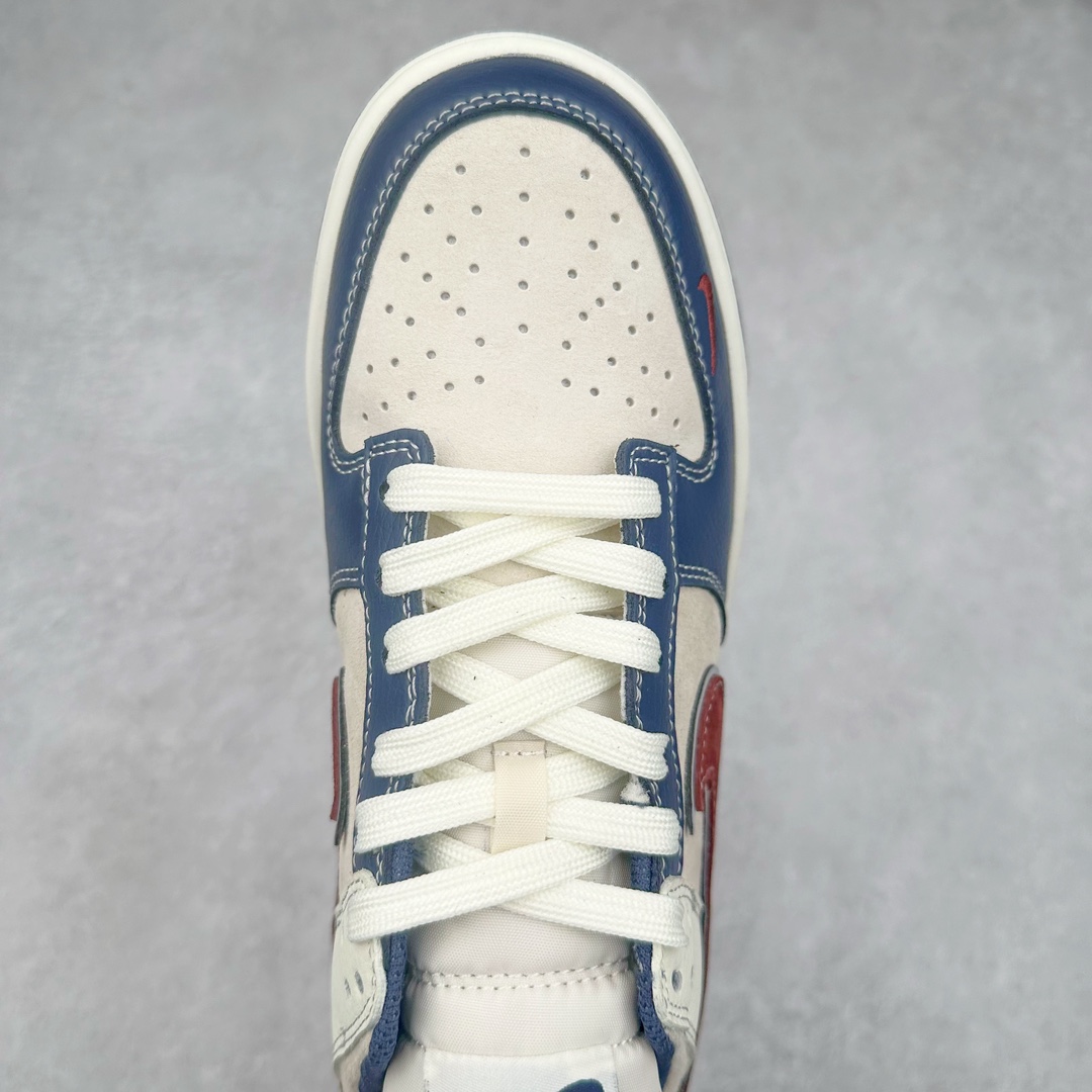 图片[4]-NK Dunk Low 定制配色 DJ2024-036 大厂出品 极力推荐 原装头层材料 独家版型蒸餾加工帶來的是更好的视觉和脚感体验大厂纯原品质出货 清洁度 电绣工艺 皮料切割干净无任何毛边 细节完美 尺码：36 36.5 37.5 38 38.5 39 40 40.5 41 42 42.5 43 44 44.5 45 46 47.5-选品中心