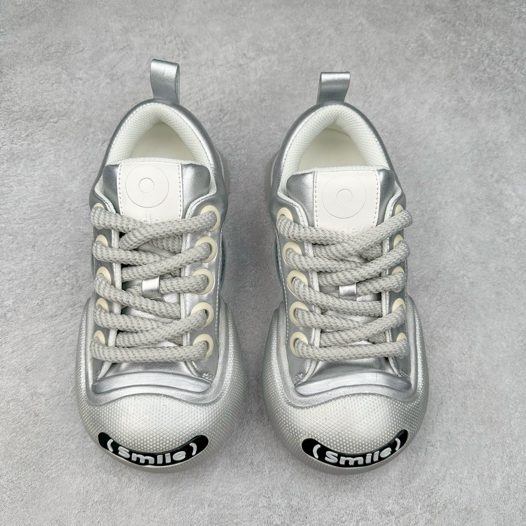 图片[2]-＃福利特价 Ouder 超级萌丑鞋 | 2023 ˢˢ 开口笑萌鞋 2023春夏新品 专柜新款大头开口笑帆布鞋系列～此品牌以丑萌膨胀设计风格备受关注，品牌旨在为当代男女打造年轻 潮流 时髦 不一样的美。新开口笑鞋面采用膨胀及宽体的设计语言，将鞋头与鞋身打造成极为夸张的宽体结构。兼具搭配与潮流属性随意穿搭 🔥 ♺鞋面 ：原版进口太空莫尼卡帆布 ♺内里 ：高密度透气网料 ♺垫脚 ：高密度透气网 ♺大底 ：原版开模轻发泡大底3cm ♺码数 ：35-40-选品中心