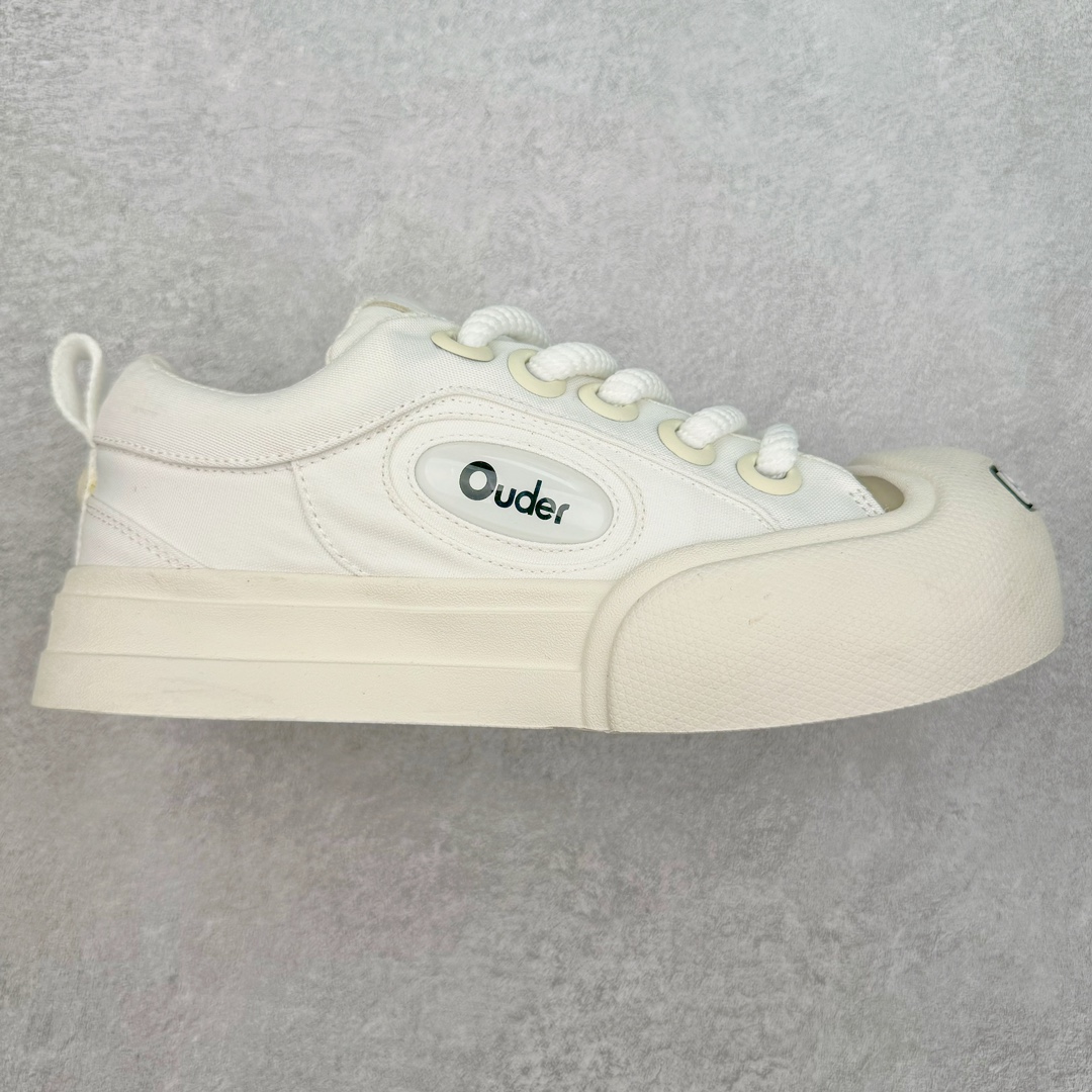 ＃福利特价 Ouder 超级萌丑鞋 | 2023 ˢˢ 开口笑萌鞋 2023春夏新品 专柜新款大头开口笑帆布鞋系列～此品牌以丑萌膨胀设计风格备受关注，品牌旨在为当代男女打造年轻 潮流 时髦 不一样的美。新开口笑鞋面采用膨胀及宽体的设计语言，将鞋头与鞋身打造成极为夸张的宽体结构。兼具搭配与潮流属性随意穿搭 🔥 ♺鞋面 ：原版进口太空莫尼卡帆布 ♺内里 ：高密度透气网料 ♺垫脚 ：高密度透气网 ♺大底 ：原版开模轻发泡大底3cm ♺码数 ：35-40-选品中心