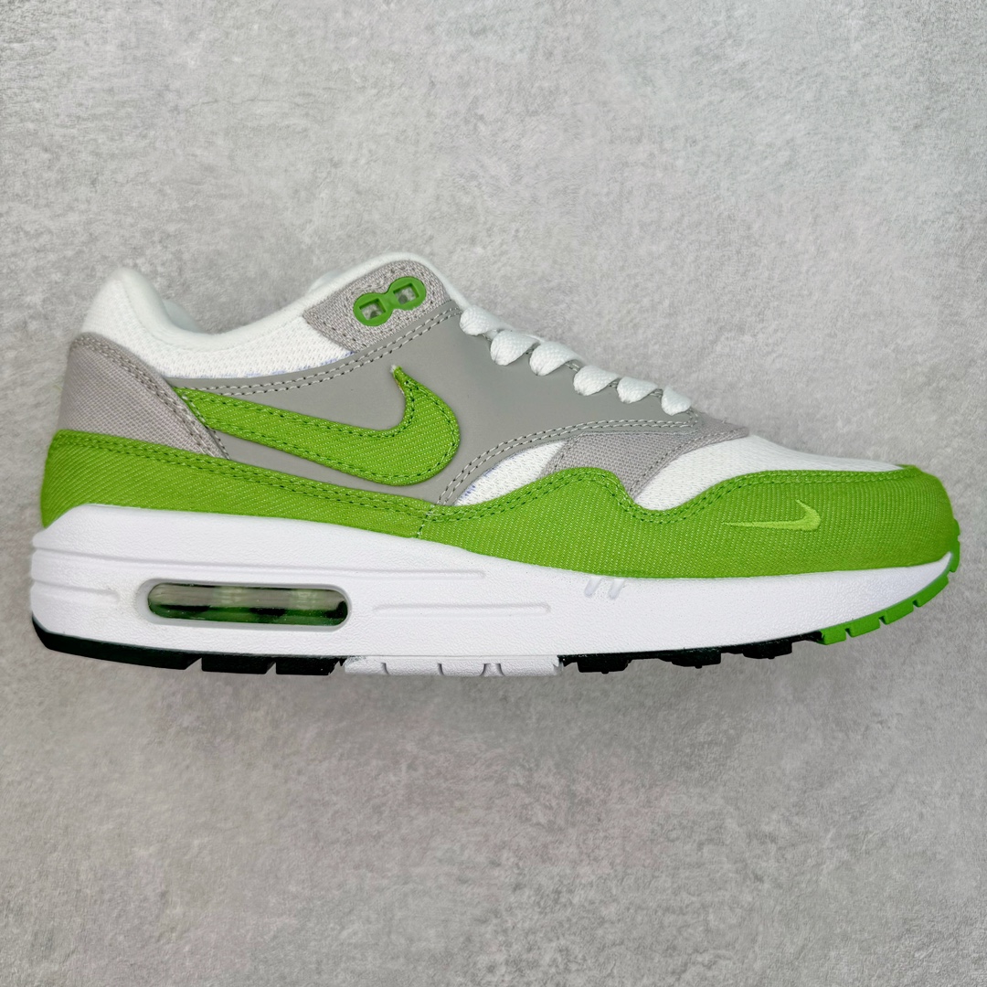 NK Air Max 1 初代复古气垫慢跑鞋 HF1012-300 由Tinker Hatfeld和Mark Parker在1987年设计 灵感来自于巴黎蓬皮杜中心 在参观了蓬皮杜中心之后提出了Air Max的标志性开窗可视气垫的理念 并将其实际开发成功 是NK史上第一双可视气垫跑鞋 凭借着Air Max气垫带来的舒适脚感和鞋面面料上的不断精进才使得Air Max 1在现如今都是复古慢跑鞋的首选 深厚的历史渊源 独特的流线形设计 极为复古的外观使得它深受鞋迷的喜爱 尺码：36 36.5 37.5 38 38.5 39 40 40.5 41 42 42.5 43 44 44.5 45-选品中心