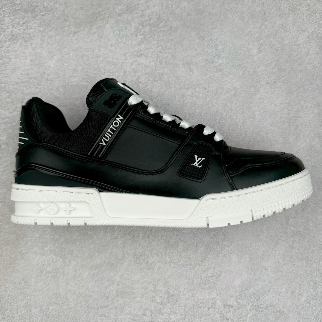 Louis Vuitton Trainer lv时装走秀运动鞋 高尔夫系列 全网最全配色更新最快 最成熟的做工稳定的品控 完美鞋型超高的清洁度 零毛边线头瑕疵 全套原楦原纸版原鞋开模 全网最具灵魂的版型 正确原装黄色鞋盒 正确中底印花 鞋面印花3D高频深度立体 全鞋电脑针车 紧密相连 针距密度一致 环保乳胶注塑鞋垫 厚度脚感还原原版 皮面裁剪部位 统一油边封口工艺 原装橡胶大底含胶量大底组合零偏差 专柜全套包装 防尘袋 说明书 质保卡 男女鞋 尺码：35 36 37 38 39 40 41 42 43 44 45-选品中心