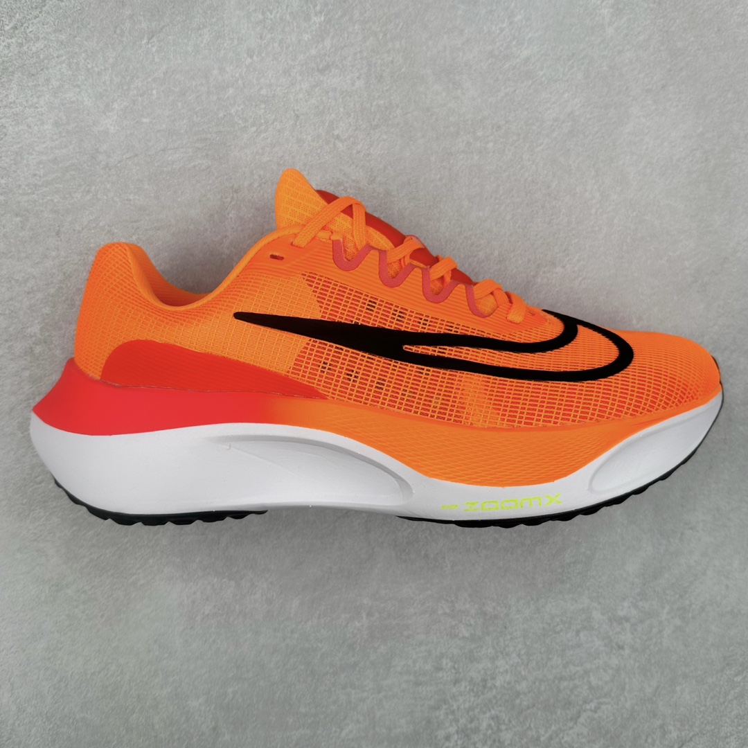 ＃特价福利 NK Zoom Fly 5 飞行5代马拉松系列低帮透气休闲运动慢跑鞋 NK旗下跑鞋阵容持续迎来新成员 今回正式登场的鞋型为 Zoom Fly 5 全鞋大量采用回收材料制成 鞋面搭载创新 Flyknit 技术打造的编织网眼 同时考量了舒适、性能与可持续性 采用大型 ZoomX 中底与 Swoosh 徽标注入等变化 鞋侧还有「Push Limits + Break Barriers」字样叙述 尺码：36 36.5 37.5 38 38.5 39 40 40.5 41 42 42.5 43 44 44.5 45-选品中心