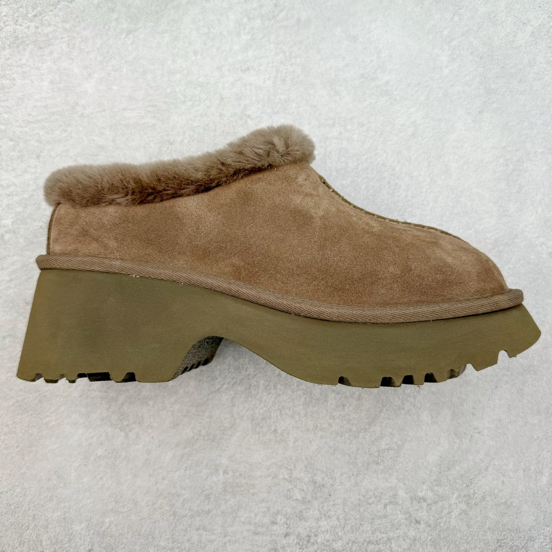 ＃GD UGG 2510经典秋冬羊皮毛一体雪地靴 隆丰A级澳洲进口羊皮毛一体 完全遵循ZP工艺流程 代工厂原厂版师 秉承无原鞋不开发选择 注重每一处细节 市面最正版型 TREADLITE\\\”轻翼\\\”科技外底 轻便/耐用/柔韧/桩型【售后郑重承诺】一个月内若出现重大脱胶/断底等质量问题 直接为您换新 翻毛皮鞋面 细腻亲肤再生聚酯纤维滚边 舒适易打理 保暖性佳 UGG plush™ 里衬和内底 茸软亲肤 舒适暖足 经典鞋型搭配轻盈厚底 稳稳拿捏秋冬出街时髦造型 Treadlite by UGG 轻翼大底 轻盈缓震 为双足减负 舒适轻便 助你轻松畅玩整天 尺码：35 36 37 38 39 40-选品中心