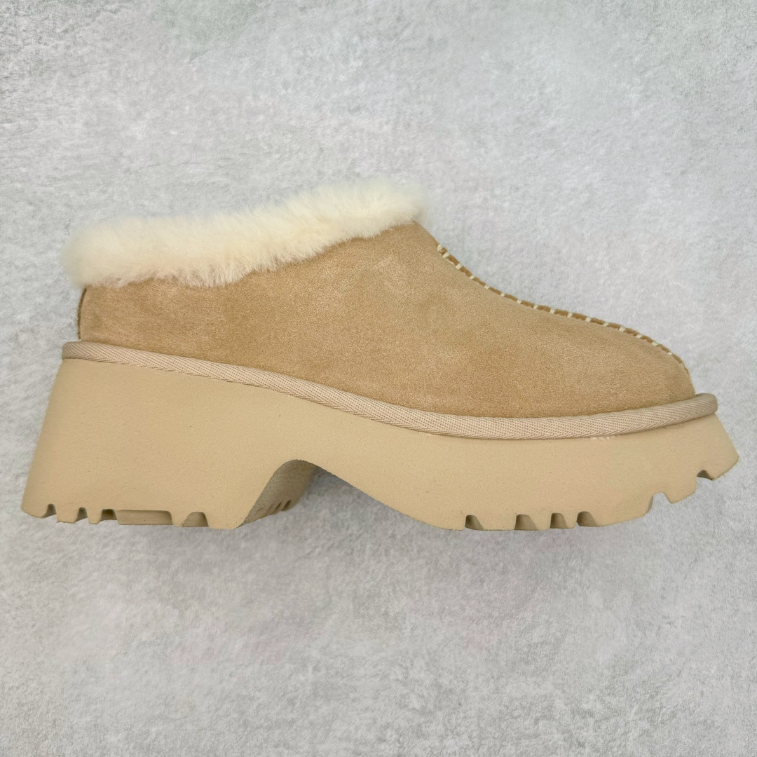 ＃GD UGG 2510经典秋冬羊皮毛一体雪地靴 隆丰A级澳洲进口羊皮毛一体 完全遵循ZP工艺流程 代工厂原厂版师 秉承无原鞋不开发选择 注重每一处细节 市面最正版型 TREADLITE\\\”轻翼\\\”科技外底 轻便/耐用/柔韧/桩型【售后郑重承诺】一个月内若出现重大脱胶/断底等质量问题 直接为您换新 翻毛皮鞋面 细腻亲肤再生聚酯纤维滚边 舒适易打理 保暖性佳 UGG plush™ 里衬和内底 茸软亲肤 舒适暖足 经典鞋型搭配轻盈厚底 稳稳拿捏秋冬出街时髦造型 Treadlite by UGG 轻翼大底 轻盈缓震 为双足减负 舒适轻便 助你轻松畅玩整天 尺码：35 36 37 38 39 40-选品中心