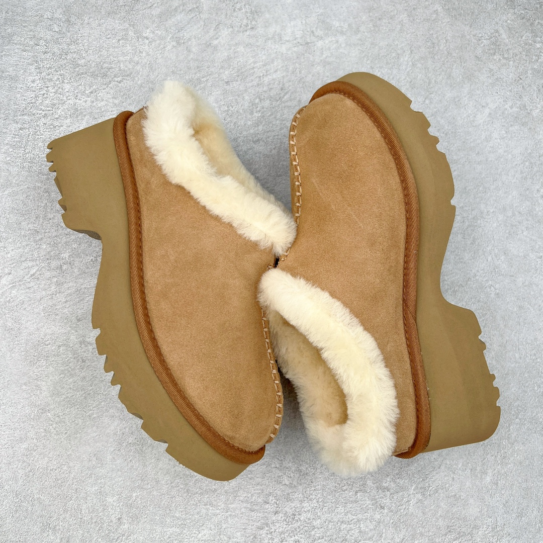 图片[3]-＃GD UGG 2510经典秋冬羊皮毛一体雪地靴 隆丰A级澳洲进口羊皮毛一体 完全遵循ZP工艺流程 代工厂原厂版师 秉承无原鞋不开发选择 注重每一处细节 市面最正版型 TREADLITE\\\”轻翼\\\”科技外底 轻便/耐用/柔韧/桩型【售后郑重承诺】一个月内若出现重大脱胶/断底等质量问题 直接为您换新 翻毛皮鞋面 细腻亲肤再生聚酯纤维滚边 舒适易打理 保暖性佳 UGG plush™ 里衬和内底 茸软亲肤 舒适暖足 经典鞋型搭配轻盈厚底 稳稳拿捏秋冬出街时髦造型 Treadlite by UGG 轻翼大底 轻盈缓震 为双足减负 舒适轻便 助你轻松畅玩整天 尺码：35 36 37 38 39 40-选品中心