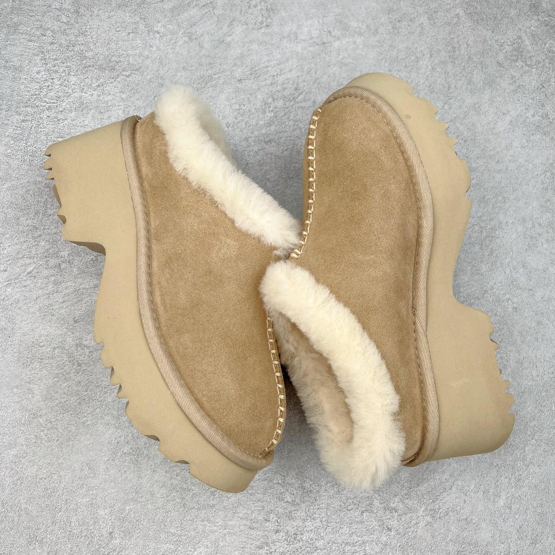 图片[3]-＃GD UGG 2510经典秋冬羊皮毛一体雪地靴 隆丰A级澳洲进口羊皮毛一体 完全遵循ZP工艺流程 代工厂原厂版师 秉承无原鞋不开发选择 注重每一处细节 市面最正版型 TREADLITE\\\”轻翼\\\”科技外底 轻便/耐用/柔韧/桩型【售后郑重承诺】一个月内若出现重大脱胶/断底等质量问题 直接为您换新 翻毛皮鞋面 细腻亲肤再生聚酯纤维滚边 舒适易打理 保暖性佳 UGG plush™ 里衬和内底 茸软亲肤 舒适暖足 经典鞋型搭配轻盈厚底 稳稳拿捏秋冬出街时髦造型 Treadlite by UGG 轻翼大底 轻盈缓震 为双足减负 舒适轻便 助你轻松畅玩整天 尺码：35 36 37 38 39 40-选品中心