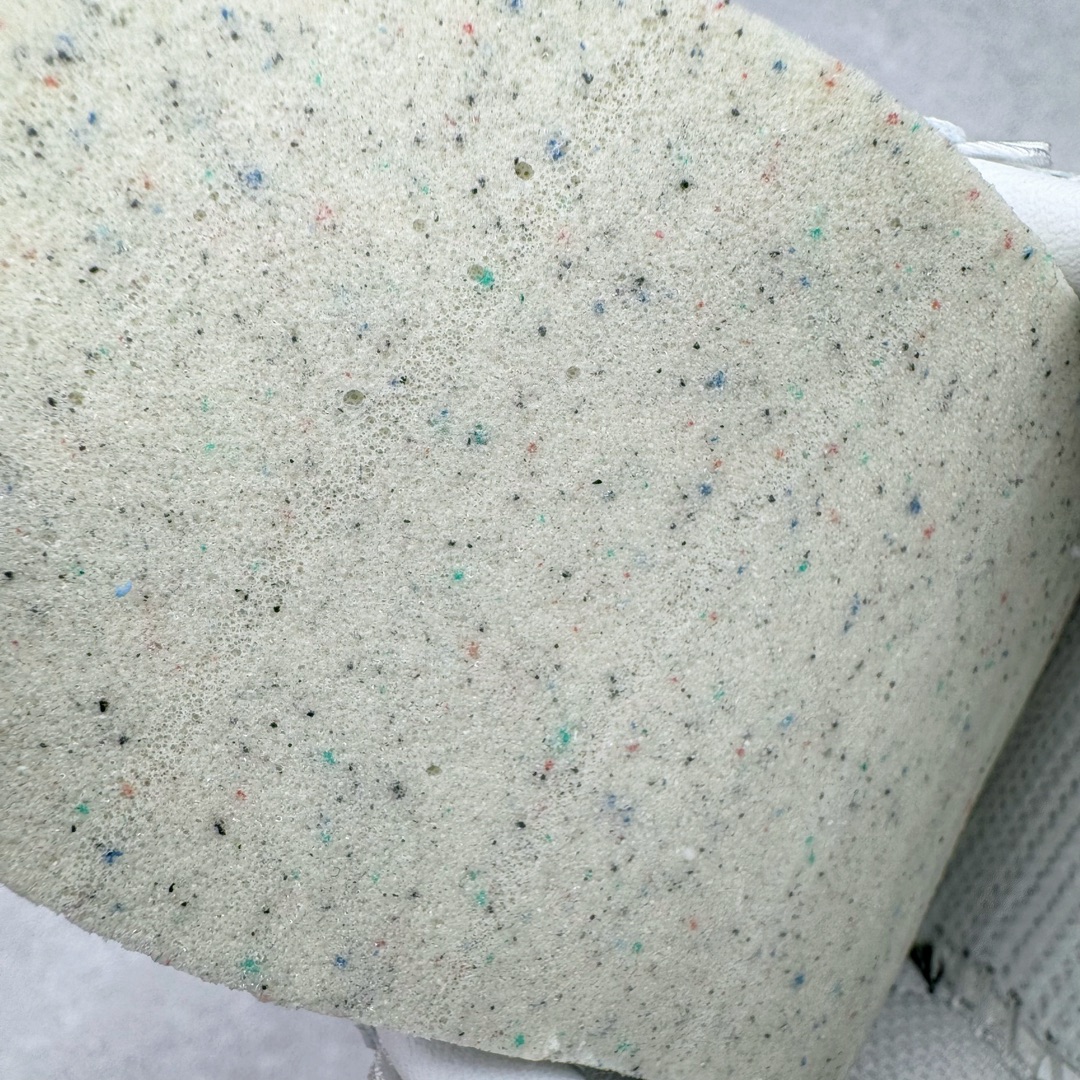 图片[11]-＃S2纯原 AD Original Samba OG 复古经典轻便板鞋 IH3371 原装头层牛皮加持 正确烫金高频细节 原装纳米超迁皮料 独家私模橡胶大底 原盒原配 正确黑色中底布 过宽过胶 这款桑巴鞋展示了高质量的工艺 带有装饰的超锁缝制和无缝的手感 柔软、柔软的皮革造型和标志性的3条纹完成了精致的外观 正规合身鞋带 鞋面上有绒面鞋垫 橡胶鞋底 享受正畸套筒软感 自50年代首次亮相以来就一直在赢得粉丝的青睐尺码：36 36.5 37.5 38 38.5 39 40 40.5 41 42 42.5 43 44 44.5 45-选品中心