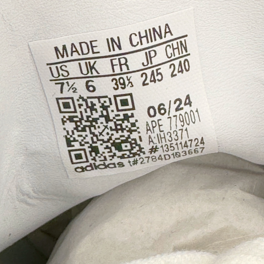 图片[12]-＃S2纯原 AD Original Samba OG 复古经典轻便板鞋 IH3371 原装头层牛皮加持 正确烫金高频细节 原装纳米超迁皮料 独家私模橡胶大底 原盒原配 正确黑色中底布 过宽过胶 这款桑巴鞋展示了高质量的工艺 带有装饰的超锁缝制和无缝的手感 柔软、柔软的皮革造型和标志性的3条纹完成了精致的外观 正规合身鞋带 鞋面上有绒面鞋垫 橡胶鞋底 享受正畸套筒软感 自50年代首次亮相以来就一直在赢得粉丝的青睐尺码：36 36.5 37.5 38 38.5 39 40 40.5 41 42 42.5 43 44 44.5 45-选品中心