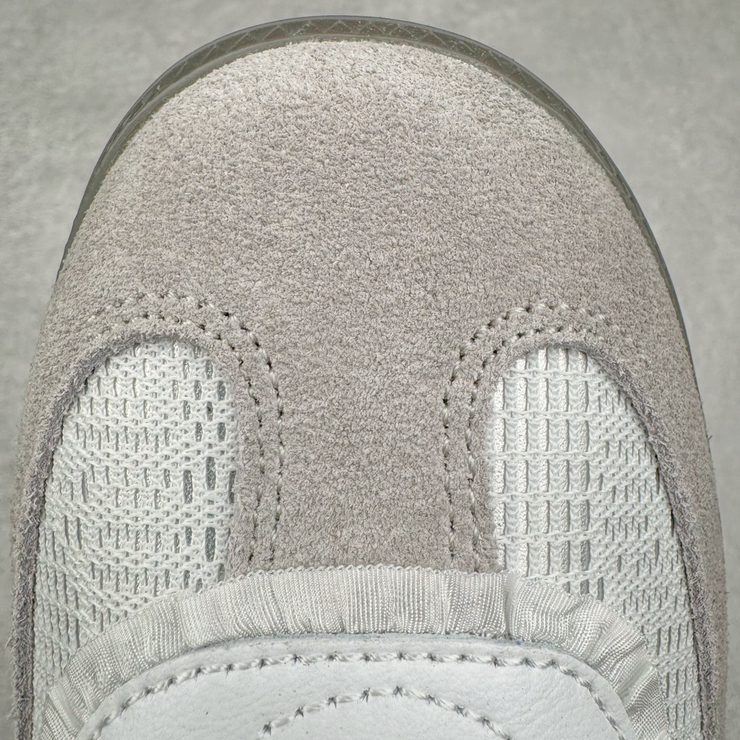 图片[16]-＃S2纯原 AD Original Samba OG 复古经典轻便板鞋 IH3371 原装头层牛皮加持 正确烫金高频细节 原装纳米超迁皮料 独家私模橡胶大底 原盒原配 正确黑色中底布 过宽过胶 这款桑巴鞋展示了高质量的工艺 带有装饰的超锁缝制和无缝的手感 柔软、柔软的皮革造型和标志性的3条纹完成了精致的外观 正规合身鞋带 鞋面上有绒面鞋垫 橡胶鞋底 享受正畸套筒软感 自50年代首次亮相以来就一直在赢得粉丝的青睐尺码：36 36.5 37.5 38 38.5 39 40 40.5 41 42 42.5 43 44 44.5 45-选品中心