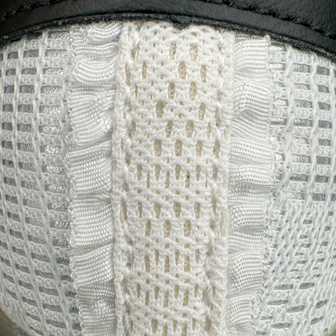 图片[13]-＃S2纯原 AD Original Samba OG 复古经典轻便板鞋 IH3371 原装头层牛皮加持 正确烫金高频细节 原装纳米超迁皮料 独家私模橡胶大底 原盒原配 正确黑色中底布 过宽过胶 这款桑巴鞋展示了高质量的工艺 带有装饰的超锁缝制和无缝的手感 柔软、柔软的皮革造型和标志性的3条纹完成了精致的外观 正规合身鞋带 鞋面上有绒面鞋垫 橡胶鞋底 享受正畸套筒软感 自50年代首次亮相以来就一直在赢得粉丝的青睐尺码：36 36.5 37.5 38 38.5 39 40 40.5 41 42 42.5 43 44 44.5 45-选品中心