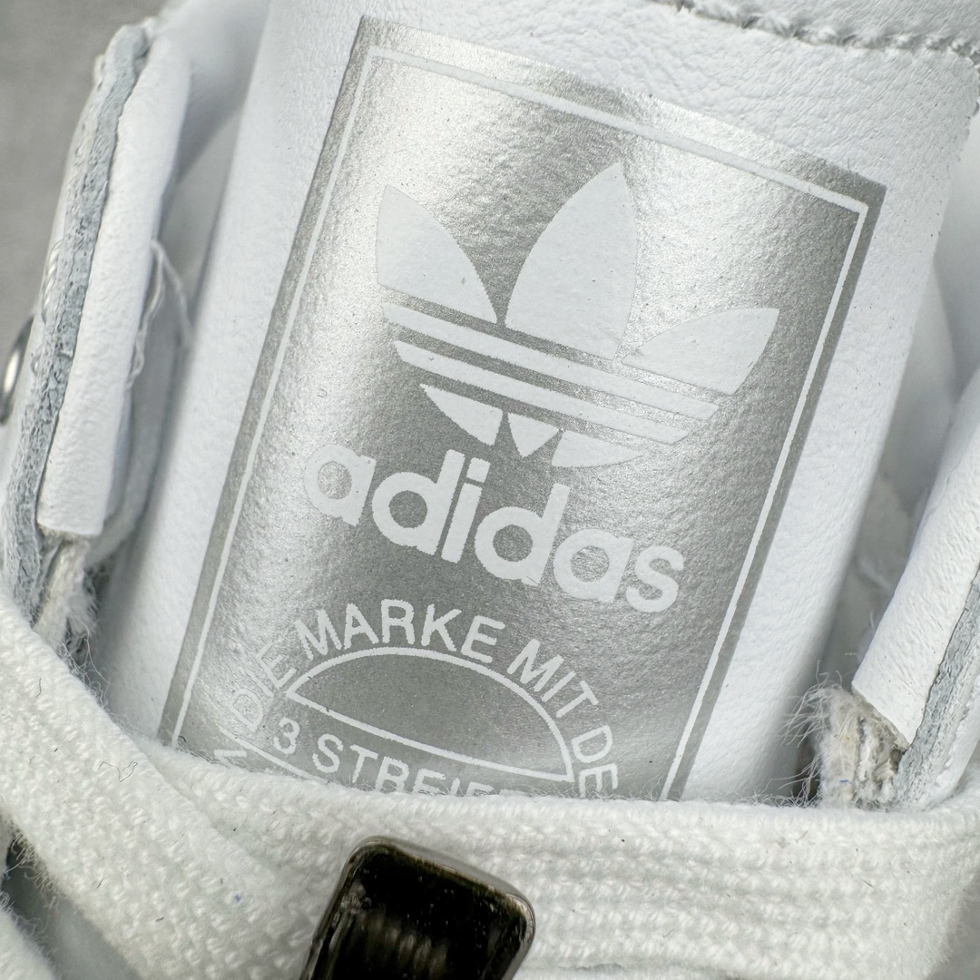 图片[14]-＃S2纯原 AD Original Samba OG 复古经典轻便板鞋 IH3371 原装头层牛皮加持 正确烫金高频细节 原装纳米超迁皮料 独家私模橡胶大底 原盒原配 正确黑色中底布 过宽过胶 这款桑巴鞋展示了高质量的工艺 带有装饰的超锁缝制和无缝的手感 柔软、柔软的皮革造型和标志性的3条纹完成了精致的外观 正规合身鞋带 鞋面上有绒面鞋垫 橡胶鞋底 享受正畸套筒软感 自50年代首次亮相以来就一直在赢得粉丝的青睐尺码：36 36.5 37.5 38 38.5 39 40 40.5 41 42 42.5 43 44 44.5 45-选品中心