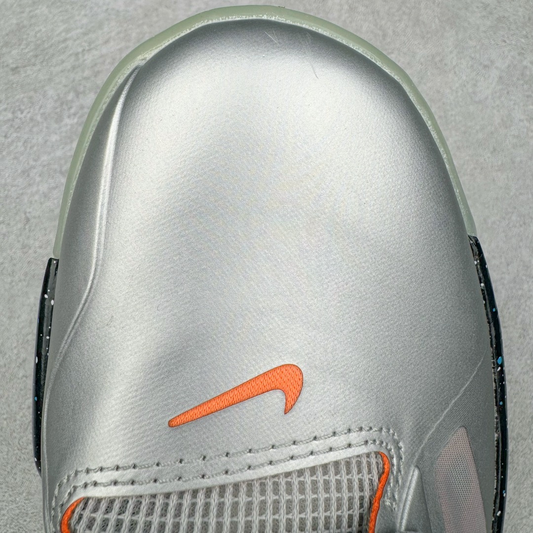 图片[23]-＃K版纯原 NK KD Ⅳ 杜兰特4代实战篮球鞋 全明星黑银 FD2635-001 绝迹单品 实战神鞋 Sneaker鞋柜必备 为了应杜兰特追求鞋子轻质 包裹强的要求 将轻盈的Hyperfuse 鞋面与Adaptive Fit黏扣带系统完美结合 大大提升了鞋子的包裏性能 同时鞋帮的高度也达到了杜兰特球鞋的新低 极大程度的解放了脚踝 搭配前掌的Zoom气垫 突破响应非常迅速 外底使用了闪电状的纹路设计 暗合杜兰特的称号 鞋底不规则纹路设计 带来良好的抓地力 尺码：40 40.5 41 42 42.5 43 44 44.5 45 46\\r-选品中心