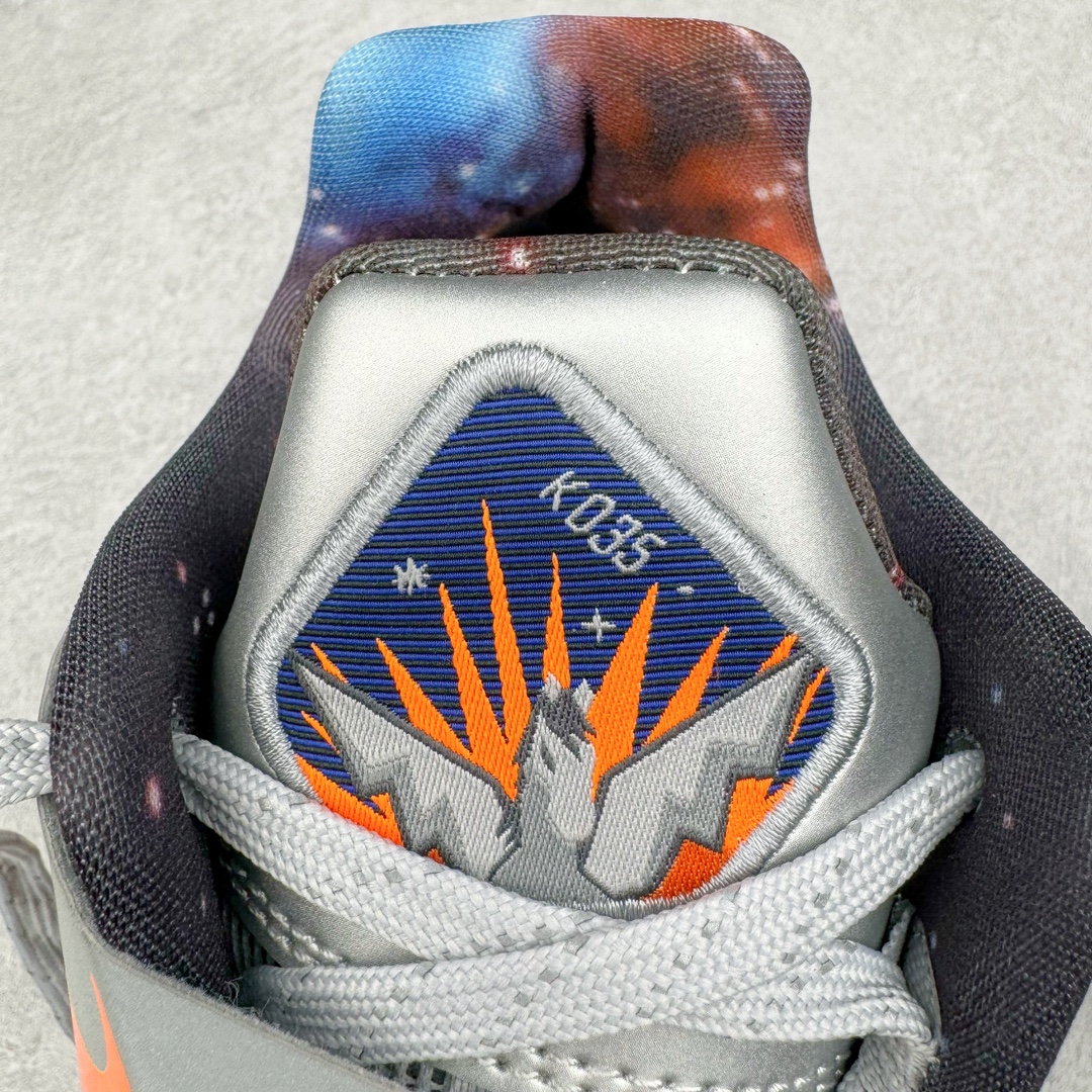 图片[16]-＃K版纯原 NK KD Ⅳ 杜兰特4代实战篮球鞋 全明星黑银 FD2635-001 绝迹单品 实战神鞋 Sneaker鞋柜必备 为了应杜兰特追求鞋子轻质 包裹强的要求 将轻盈的Hyperfuse 鞋面与Adaptive Fit黏扣带系统完美结合 大大提升了鞋子的包裏性能 同时鞋帮的高度也达到了杜兰特球鞋的新低 极大程度的解放了脚踝 搭配前掌的Zoom气垫 突破响应非常迅速 外底使用了闪电状的纹路设计 暗合杜兰特的称号 鞋底不规则纹路设计 带来良好的抓地力 尺码：40 40.5 41 42 42.5 43 44 44.5 45 46\\r-选品中心