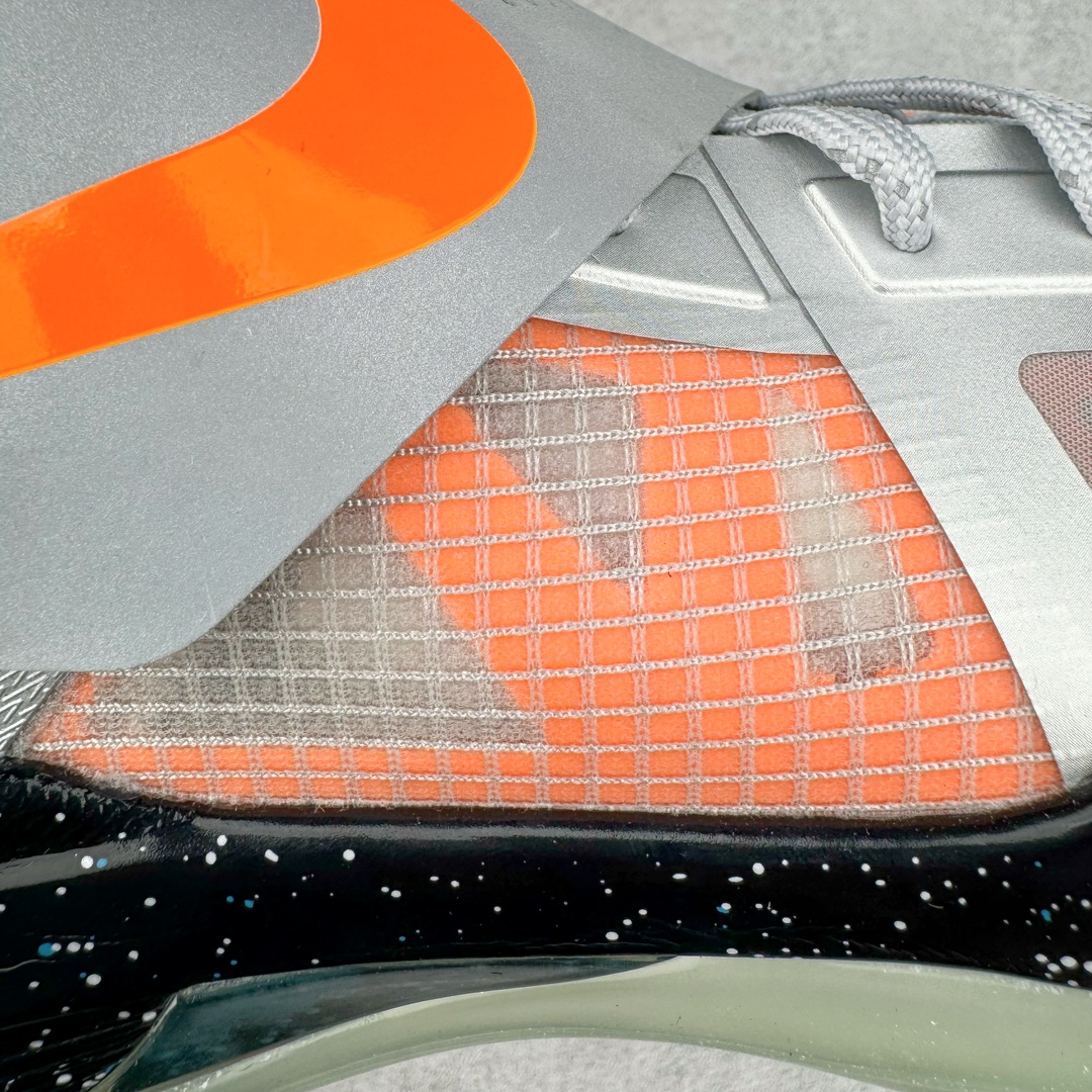 图片[21]-＃K版纯原 NK KD Ⅳ 杜兰特4代实战篮球鞋 全明星黑银 FD2635-001 绝迹单品 实战神鞋 Sneaker鞋柜必备 为了应杜兰特追求鞋子轻质 包裹强的要求 将轻盈的Hyperfuse 鞋面与Adaptive Fit黏扣带系统完美结合 大大提升了鞋子的包裏性能 同时鞋帮的高度也达到了杜兰特球鞋的新低 极大程度的解放了脚踝 搭配前掌的Zoom气垫 突破响应非常迅速 外底使用了闪电状的纹路设计 暗合杜兰特的称号 鞋底不规则纹路设计 带来良好的抓地力 尺码：40 40.5 41 42 42.5 43 44 44.5 45 46\\r-选品中心