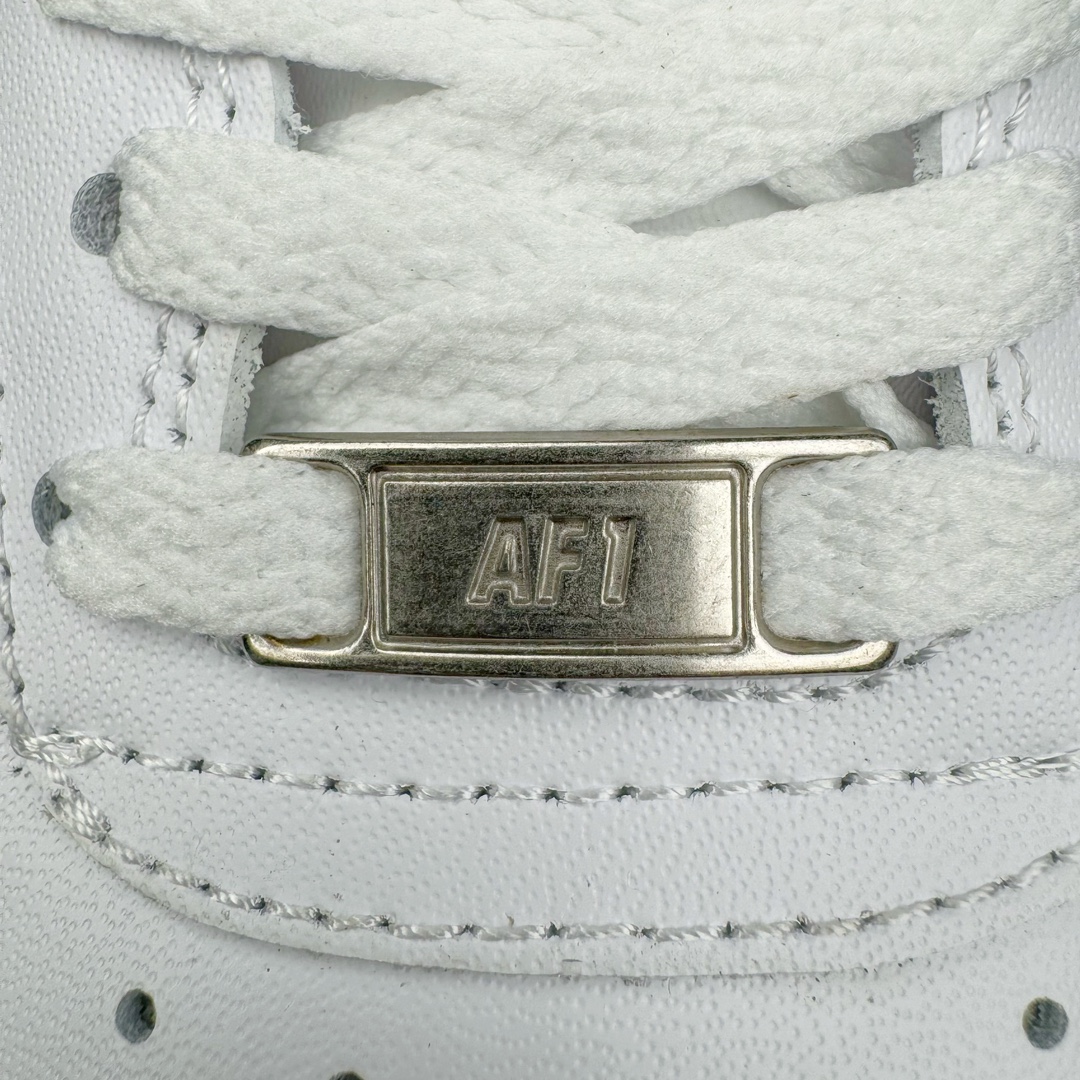 图片[16]-＃跑量神器 黑牌版本 NK Air Force 1 07 空军一号经典低帮板鞋 全白315122-111 全网最具性价比版本没有之一 2022全新楦头鞋型 鱼鳞大底 历时开发三个月 清洁度完美 二维码鞋标 内置芯片及solo气垫 大底高度及其弧度依照正品 钢印 logo刺绣 鞋口弧度 鞋头长度 鞋面冲孔 鞋垫背胶及钢印 完美鞋型对比正品 每一处都是细节满满 尺码：35.5 36 36.5 37.5 38 38.5 39 40 40.5 41 42 42.5 43 44 44.5 45-选品中心