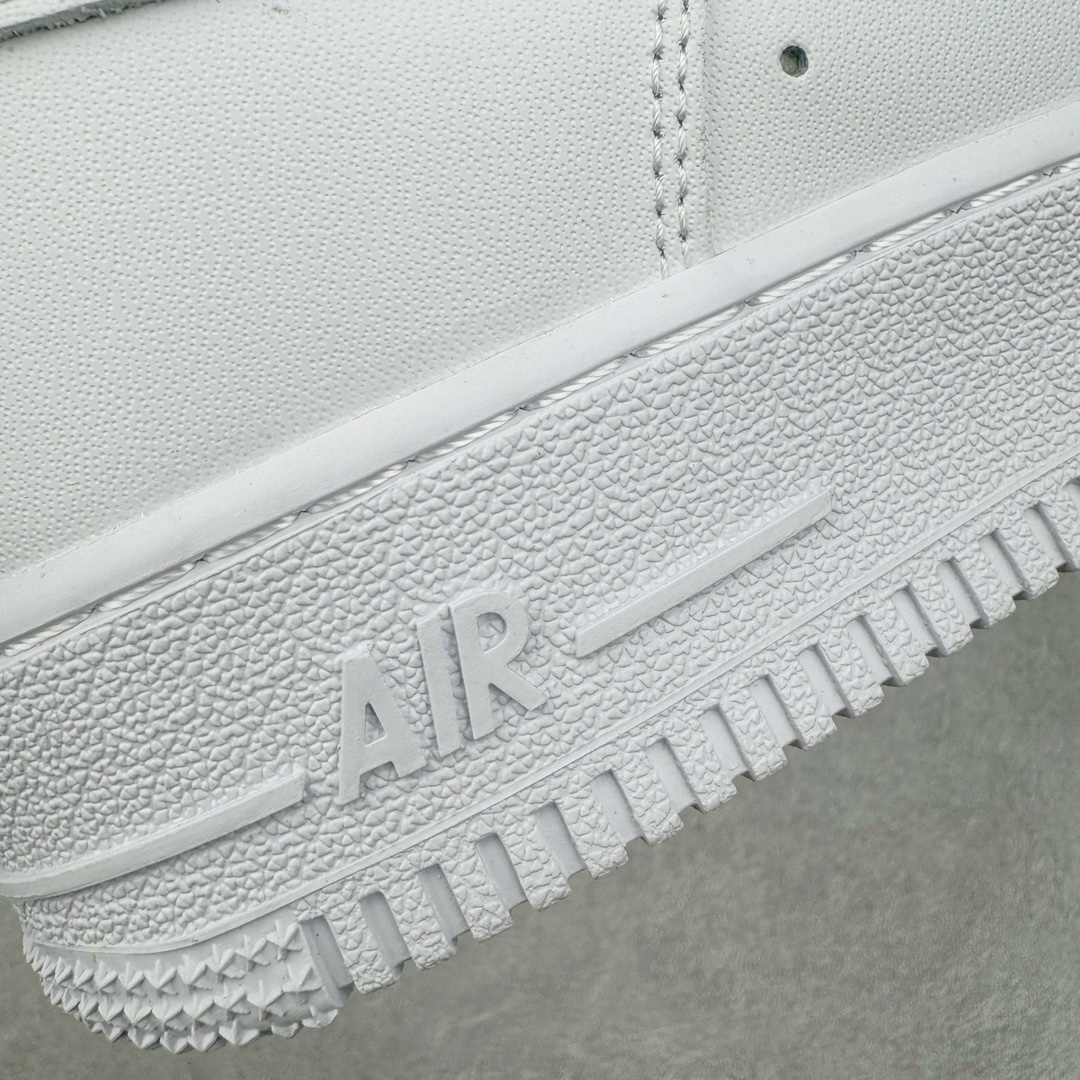 图片[20]-＃跑量神器 黑牌版本 NK Air Force 1 07 空军一号经典低帮板鞋 全白315122-111 全网最具性价比版本没有之一 2022全新楦头鞋型 鱼鳞大底 历时开发三个月 清洁度完美 二维码鞋标 内置芯片及solo气垫 大底高度及其弧度依照正品 钢印 logo刺绣 鞋口弧度 鞋头长度 鞋面冲孔 鞋垫背胶及钢印 完美鞋型对比正品 每一处都是细节满满 尺码：35.5 36 36.5 37.5 38 38.5 39 40 40.5 41 42 42.5 43 44 44.5 45-选品中心