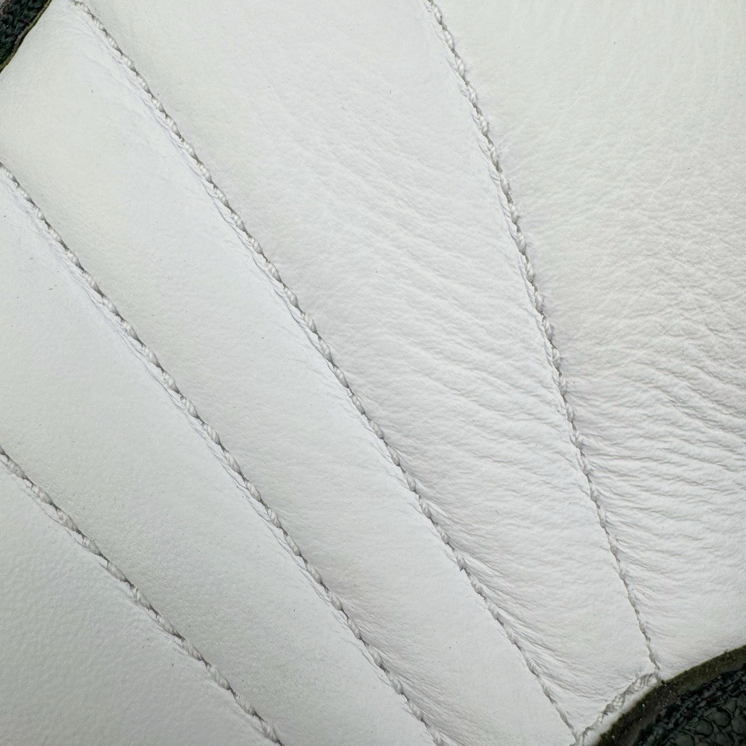 图片[14]-＃SZ纯原 Air Jordan AJ12 Retro 白黑红 货号：CT8013-162 外贸特供批次 原楦原档案数据开模打造 原汁原味12代鞋型 进口原厂皮料 原厂碳板 原装材料 原厂定制金属扣 原厂电绣 支持与公司货全方位对比 只服务于5%懂鞋的高端客户 发国外可支持各种retail商店充正寄售 尺码：40 40.5 41 42 42.5 43 44 44.5 45 45.5 46 47.5 48.5-选品中心