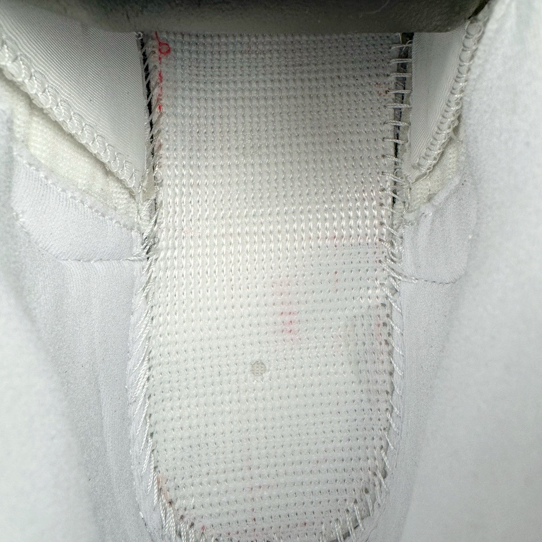 图片[17]-＃SZ纯原 Air Jordan AJ12 Retro 白黑红 货号：CT8013-162 外贸特供批次 原楦原档案数据开模打造 原汁原味12代鞋型 进口原厂皮料 原厂碳板 原装材料 原厂定制金属扣 原厂电绣 支持与公司货全方位对比 只服务于5%懂鞋的高端客户 发国外可支持各种retail商店充正寄售 尺码：40 40.5 41 42 42.5 43 44 44.5 45 45.5 46 47.5 48.5-选品中心