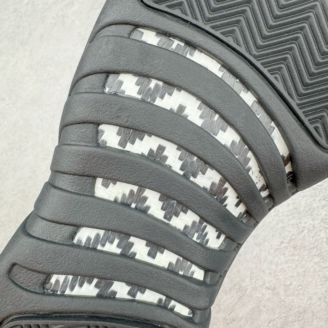 图片[12]-＃SZ纯原 Air Jordan AJ12 Retro 白黑红 货号：CT8013-162 外贸特供批次 原楦原档案数据开模打造 原汁原味12代鞋型 进口原厂皮料 原厂碳板 原装材料 原厂定制金属扣 原厂电绣 支持与公司货全方位对比 只服务于5%懂鞋的高端客户 发国外可支持各种retail商店充正寄售 尺码：40 40.5 41 42 42.5 43 44 44.5 45 45.5 46 47.5 48.5-选品中心