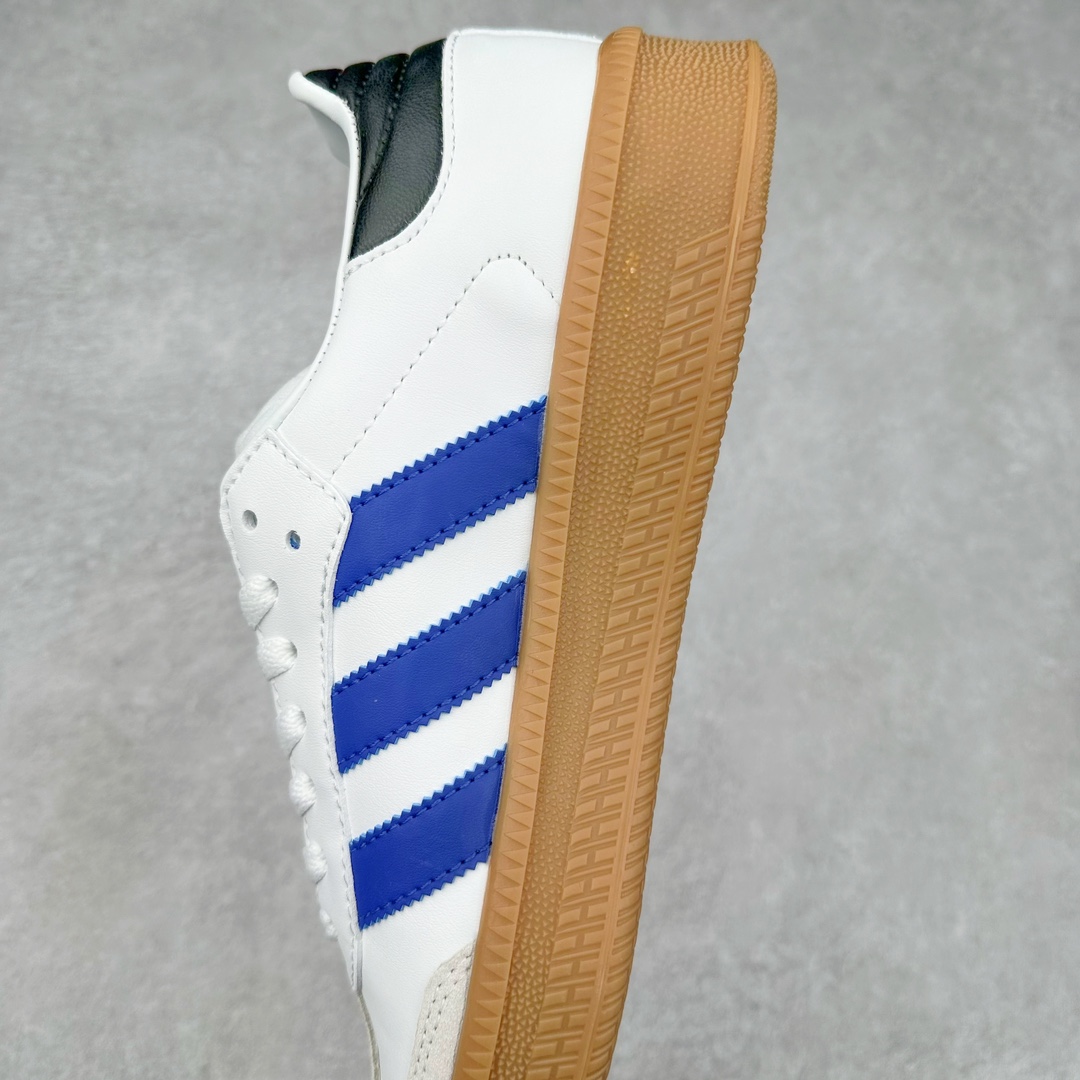 图片[7]-AD Samba XLG 桑巴舞加大厚底版系列德训风百搭松糕休闲运动板鞋生胶底 IE9182 自Originals Samba成功借势Blokecore风潮一跃成为街头巷尾的焦点鞋款后,不论是围绕Samba本身打造的各式「变种版本」,还是以Samba为蓝本打造联名鞋款,都成为了时尚潮流人士日常穿搭首选。Samba XLG是adidas Originals不断扩展XLG系列的一部分,旨在与年轻文化相契合,迎合那些希望通过个性时尚表达自我而不愿牺牲舒适度的年轻群体。街头时尚领域的Gen Z特别偏爱宽松的穿着风格。Samba XLG针对这一点做了创新。它在延续Samba OG经典设计的基础上,迎合年轻群体的穿着习惯,重塑为宽大的鞋身比例轮廓以及加厚中底,让消费者轻松展示自己独特的风格。全新的Samba XLG系列不仅迎合了当下年轻群体的穿搭习惯,加宽了鞋身比例以及将中底进一步增厚,在视觉比例上更加饱满,同时还保留了经典Samba的细节,这样一来,鞋迷朋友在穿搭上不仅能更加个性化,而且还能延续一定的复古感受。尺码：36 36⅔ 37⅓ 38 38⅔ 39⅓ 40 40⅔ 41⅓ 42 42⅔ 43⅓ 44 45-选品中心