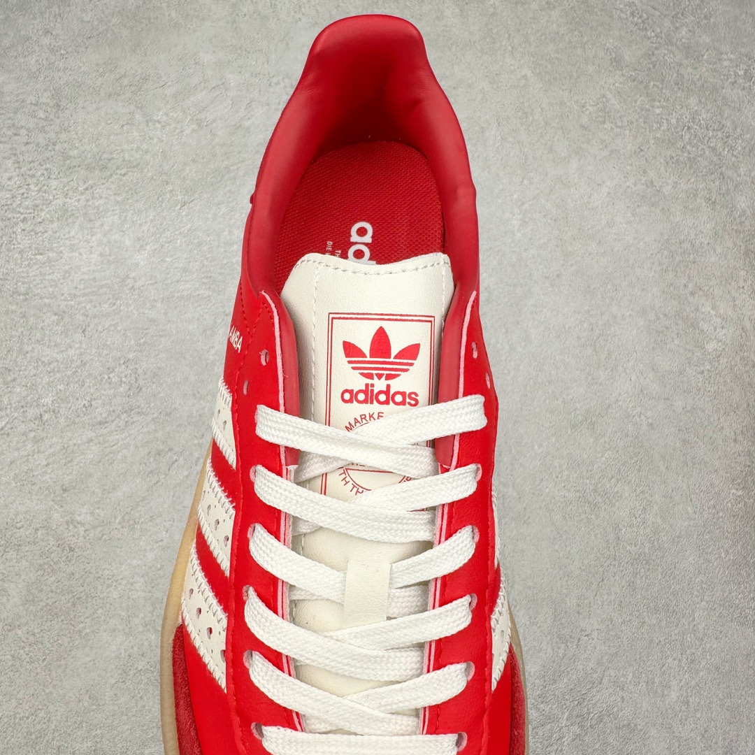 图片[5]-AD Samba XLG 桑巴舞加大厚底版系列德训风百搭松糕休闲运动板鞋生胶底 JI8858 自Originals Samba成功借势Blokecore风潮一跃成为街头巷尾的焦点鞋款后,不论是围绕Samba本身打造的各式「变种版本」,还是以Samba为蓝本打造联名鞋款,都成为了时尚潮流人士日常穿搭首选。Samba XLG是adidas Originals不断扩展XLG系列的一部分,旨在与年轻文化相契合,迎合那些希望通过个性时尚表达自我而不愿牺牲舒适度的年轻群体。街头时尚领域的Gen Z特别偏爱宽松的穿着风格。Samba XLG针对这一点做了创新。它在延续Samba OG经典设计的基础上,迎合年轻群体的穿着习惯,重塑为宽大的鞋身比例轮廓以及加厚中底,让消费者轻松展示自己独特的风格。全新的Samba XLG系列不仅迎合了当下年轻群体的穿搭习惯,加宽了鞋身比例以及将中底进一步增厚,在视觉比例上更加饱满,同时还保留了经典Samba的细节,这样一来,鞋迷朋友在穿搭上不仅能更加个性化,而且还能延续一定的复古感受。尺码：36 36⅔ 37⅓ 38 38⅔ 39⅓ 40 40⅔ 41⅓ 42 42⅔ 43⅓ 44 45-选品中心