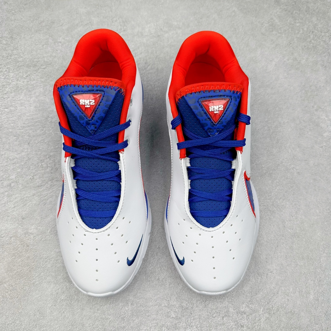 图片[2]-NK LeBron XXII 詹姆斯22代签名实战篮球鞋 FZ1095-103 采用全新中足鞋鞍翼结构，作为护栏保护的同时提供自然的控制感和稳定性，令下一代运动员能够自信锁定、起跳并突破极限。该鞋款中底还采用了Cushlon 2.0泡绵，以提升每一步的舒适感受，同时后掌与前掌的Air Zoom技术确保强劲的推进力和柔软的落地感。低帮设计助力运动员保持场地感，在维持控制的同时能够毫无拘束地移动。外底，包括抓地区域，专为支持关键动作而设计，例如勒布朗的试探步、反向转身、起跳和后撤步。LeBron XXII融合了性能与奢华，采用优质材料、高性能结构和精致细节，旨在满足从硬木球场到好莱坞聚光灯下多种场地与场景的需求。勒布朗的个人风格贯穿整双鞋款，从受其设计影响获得启发的大胆、颠覆性配色，到融入后跟的个人签名，赋予鞋款独特又极具个人特色的质感。尺码：40 40.5 41 42 42.5 43 44 44.5 45 46-选品中心