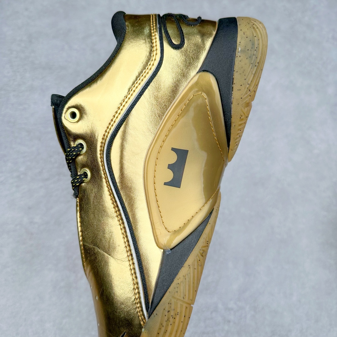 图片[7]-NK LeBron XXII 詹姆斯22代签名实战篮球鞋 FZ1095-103 采用全新中足鞋鞍翼结构，作为护栏保护的同时提供自然的控制感和稳定性，令下一代运动员能够自信锁定、起跳并突破极限。该鞋款中底还采用了Cushlon 2.0泡绵，以提升每一步的舒适感受，同时后掌与前掌的Air Zoom技术确保强劲的推进力和柔软的落地感。低帮设计助力运动员保持场地感，在维持控制的同时能够毫无拘束地移动。外底，包括抓地区域，专为支持关键动作而设计，例如勒布朗的试探步、反向转身、起跳和后撤步。LeBron XXII融合了性能与奢华，采用优质材料、高性能结构和精致细节，旨在满足从硬木球场到好莱坞聚光灯下多种场地与场景的需求。勒布朗的个人风格贯穿整双鞋款，从受其设计影响获得启发的大胆、颠覆性配色，到融入后跟的个人签名，赋予鞋款独特又极具个人特色的质感。尺码：40 40.5 41 42 42.5 43 44 44.5 45 46-选品中心