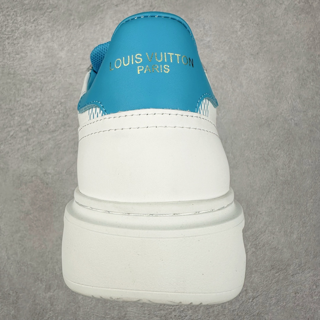 图片[8]-Louis Vuitton 路易威登 lv Time Out 低帮时尚运动板鞋 为舒软小牛皮革压印金属质感 Monogram 图案 再令 Louis 和vuitton 装饰点缀鞋带 与卢勒克斯金属线共同 释放莹泽光芒 搭配后部 Monogram帆布饰边和加厚胎面橡胶外底 鞋面胎牛皮和进口PVC制裁而成 高密度进口电脑车线工艺、经典LOGO跟PVC完美结合 原版大底开模 内里采用进口羊皮 超软皮内里+鞋垫 最新LV/路易威登 杨幂 关晓彤 官方等多明星网红同款 快手抖音等多平台热推 尺码：40 41 42 43 44 45-选品中心