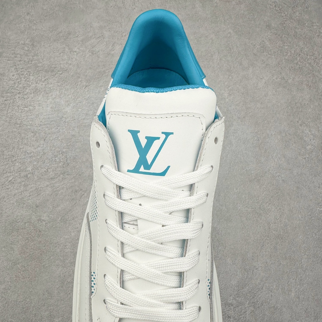 图片[5]-Louis Vuitton 路易威登 lv Time Out 低帮时尚运动板鞋 为舒软小牛皮革压印金属质感 Monogram 图案 再令 Louis 和vuitton 装饰点缀鞋带 与卢勒克斯金属线共同 释放莹泽光芒 搭配后部 Monogram帆布饰边和加厚胎面橡胶外底 鞋面胎牛皮和进口PVC制裁而成 高密度进口电脑车线工艺、经典LOGO跟PVC完美结合 原版大底开模 内里采用进口羊皮 超软皮内里+鞋垫 最新LV/路易威登 杨幂 关晓彤 官方等多明星网红同款 快手抖音等多平台热推 尺码：40 41 42 43 44 45-选品中心