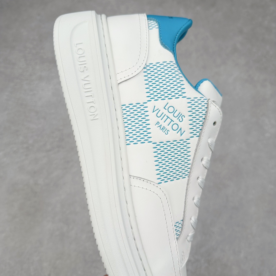 图片[6]-Louis Vuitton 路易威登 lv Time Out 低帮时尚运动板鞋 为舒软小牛皮革压印金属质感 Monogram 图案 再令 Louis 和vuitton 装饰点缀鞋带 与卢勒克斯金属线共同 释放莹泽光芒 搭配后部 Monogram帆布饰边和加厚胎面橡胶外底 鞋面胎牛皮和进口PVC制裁而成 高密度进口电脑车线工艺、经典LOGO跟PVC完美结合 原版大底开模 内里采用进口羊皮 超软皮内里+鞋垫 最新LV/路易威登 杨幂 关晓彤 官方等多明星网红同款 快手抖音等多平台热推 尺码：40 41 42 43 44 45-选品中心