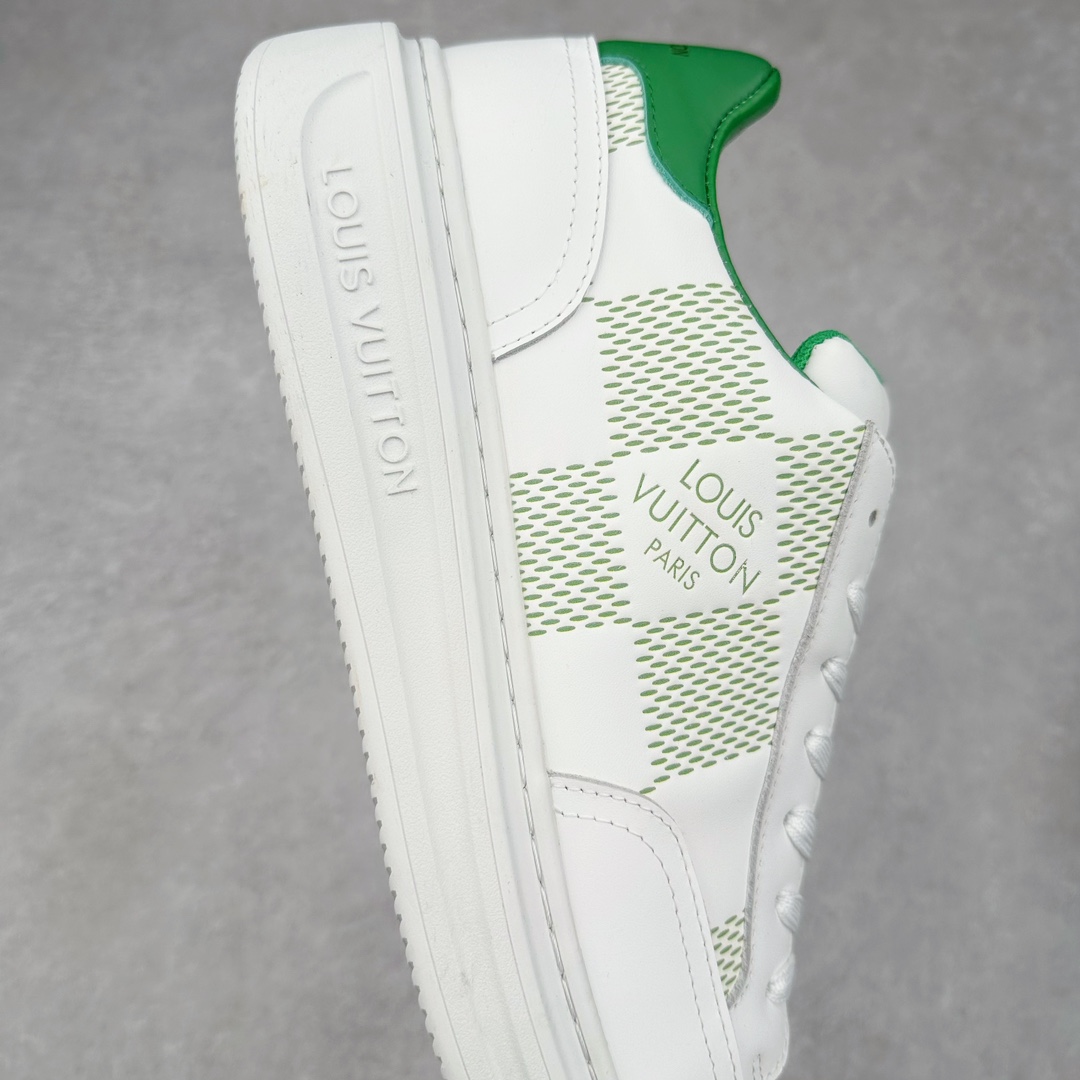 图片[6]-Louis Vuitton 路易威登 lv Time Out 低帮时尚运动板鞋 为舒软小牛皮革压印金属质感 Monogram 图案 再令 Louis 和vuitton 装饰点缀鞋带 与卢勒克斯金属线共同 释放莹泽光芒 搭配后部 Monogram帆布饰边和加厚胎面橡胶外底 鞋面胎牛皮和进口PVC制裁而成 高密度进口电脑车线工艺、经典LOGO跟PVC完美结合 原版大底开模 内里采用进口羊皮 超软皮内里+鞋垫 最新LV/路易威登 杨幂 关晓彤 官方等多明星网红同款 快手抖音等多平台热推 尺码：40 41 42 43 44 45-选品中心