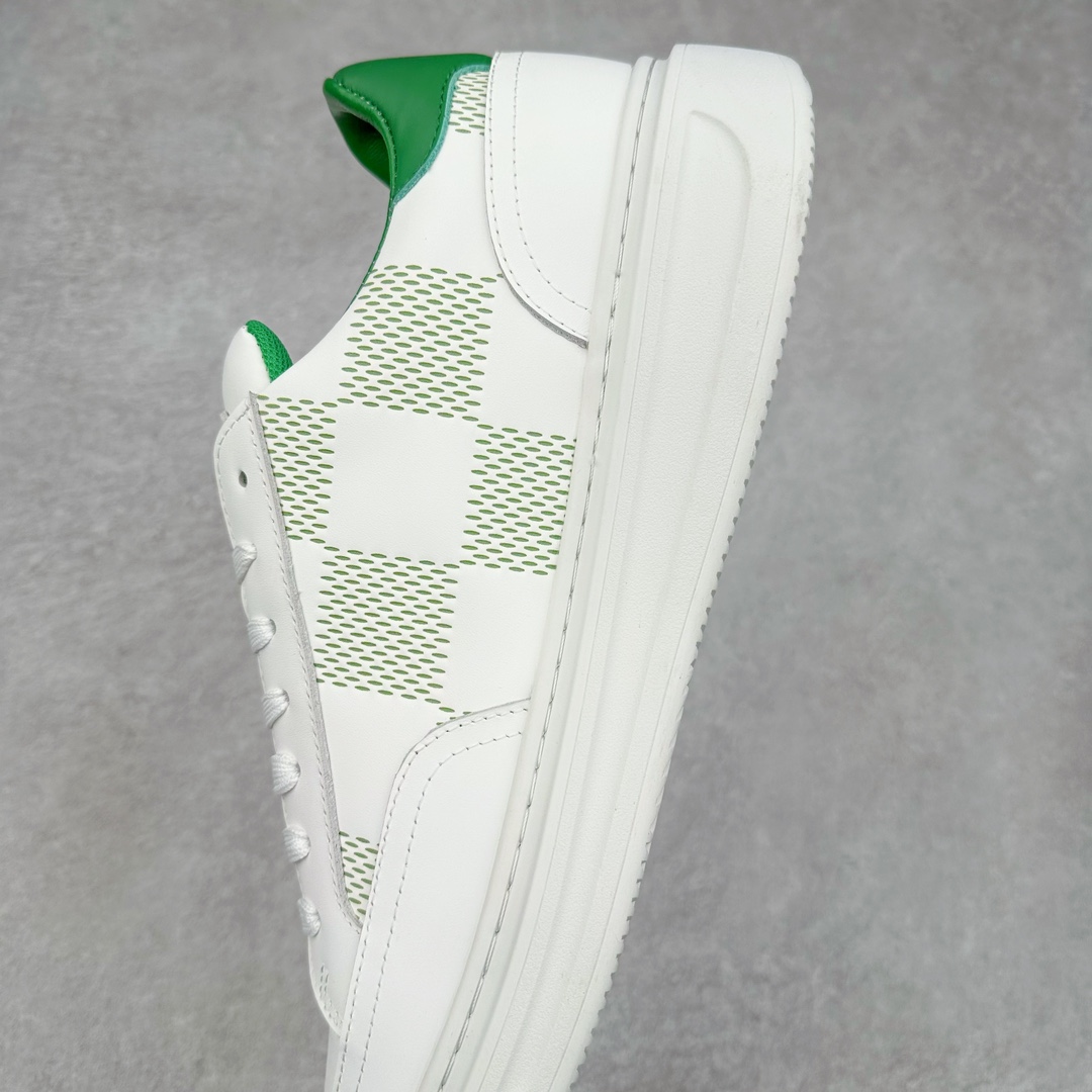 图片[7]-Louis Vuitton 路易威登 lv Time Out 低帮时尚运动板鞋 为舒软小牛皮革压印金属质感 Monogram 图案 再令 Louis 和vuitton 装饰点缀鞋带 与卢勒克斯金属线共同 释放莹泽光芒 搭配后部 Monogram帆布饰边和加厚胎面橡胶外底 鞋面胎牛皮和进口PVC制裁而成 高密度进口电脑车线工艺、经典LOGO跟PVC完美结合 原版大底开模 内里采用进口羊皮 超软皮内里+鞋垫 最新LV/路易威登 杨幂 关晓彤 官方等多明星网红同款 快手抖音等多平台热推 尺码：40 41 42 43 44 45-选品中心