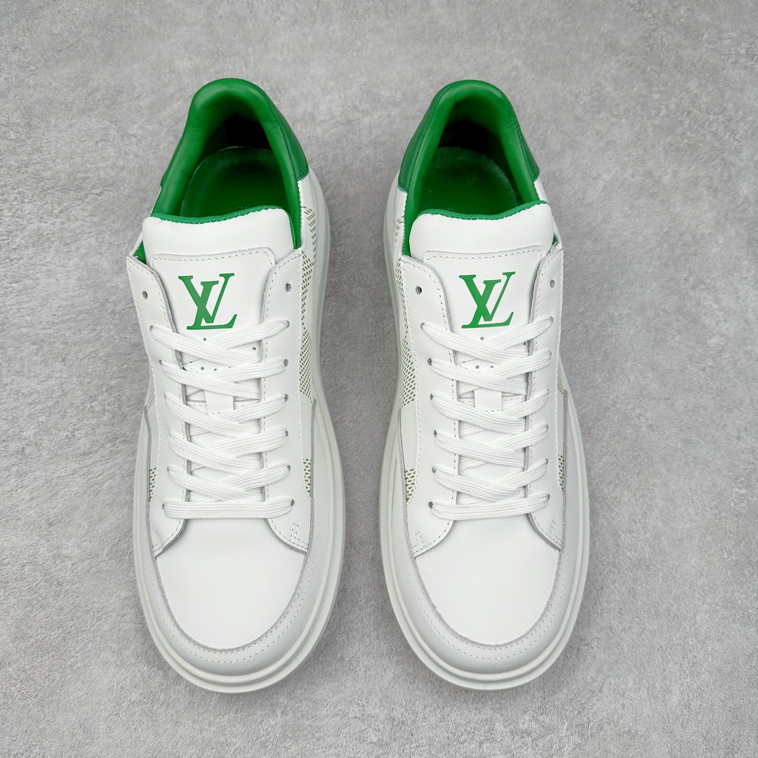 图片[2]-Louis Vuitton 路易威登 lv Time Out 低帮时尚运动板鞋 为舒软小牛皮革压印金属质感 Monogram 图案 再令 Louis 和vuitton 装饰点缀鞋带 与卢勒克斯金属线共同 释放莹泽光芒 搭配后部 Monogram帆布饰边和加厚胎面橡胶外底 鞋面胎牛皮和进口PVC制裁而成 高密度进口电脑车线工艺、经典LOGO跟PVC完美结合 原版大底开模 内里采用进口羊皮 超软皮内里+鞋垫 最新LV/路易威登 杨幂 关晓彤 官方等多明星网红同款 快手抖音等多平台热推 尺码：40 41 42 43 44 45-选品中心